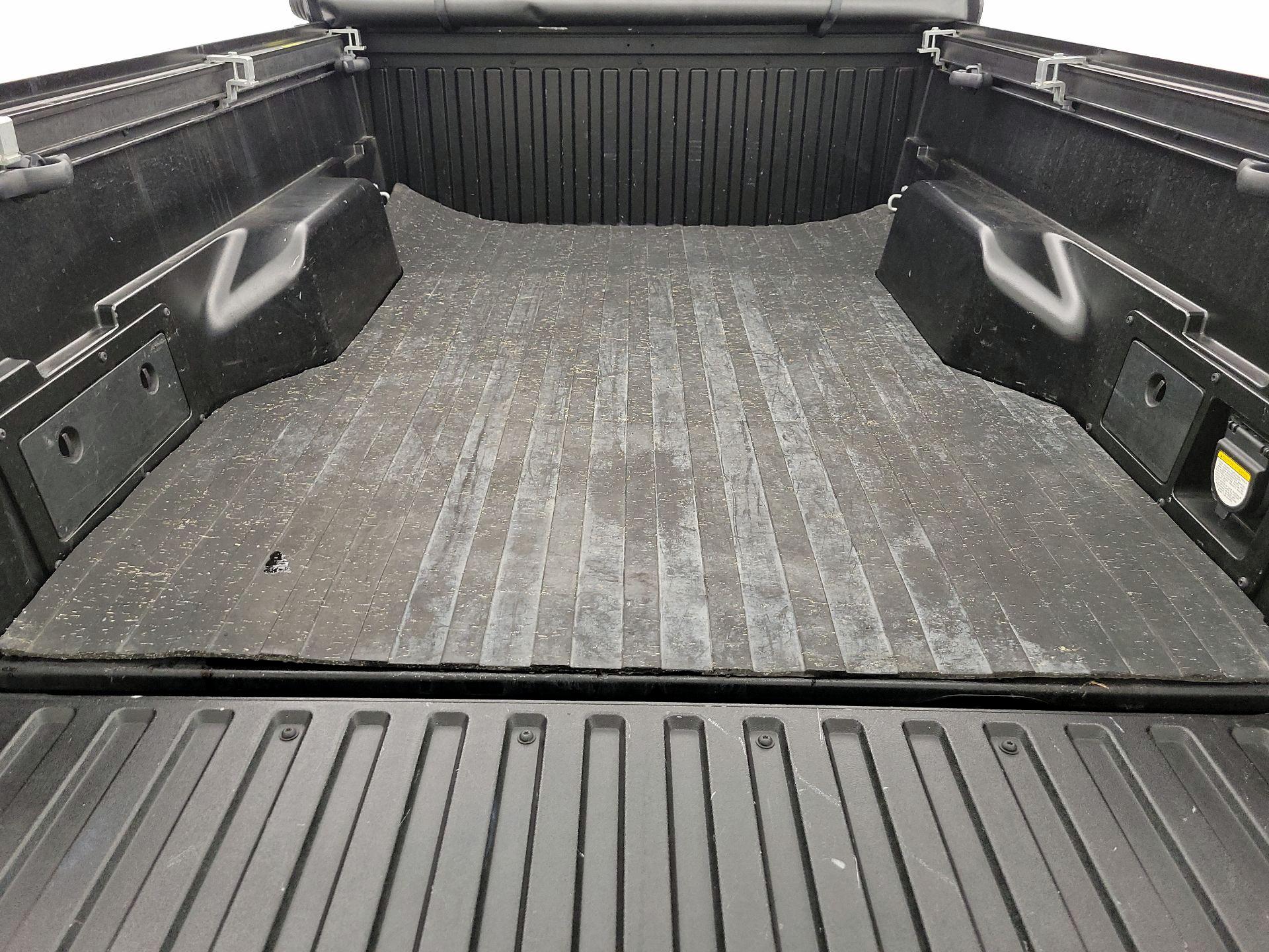 Thumbnail: 2016 Toyota Tacoma - 20