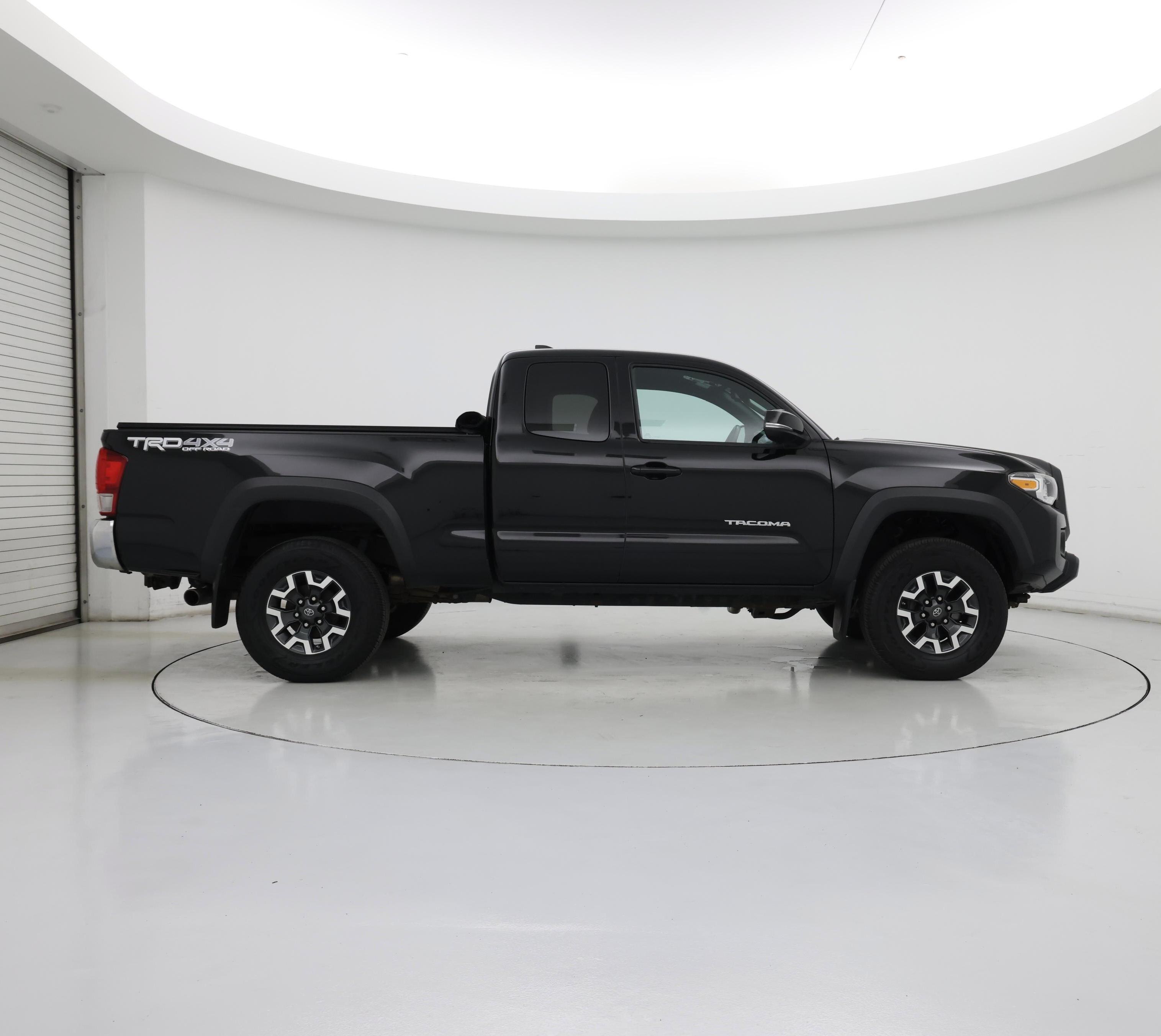Thumbnail: 2016 Toyota Tacoma - 7