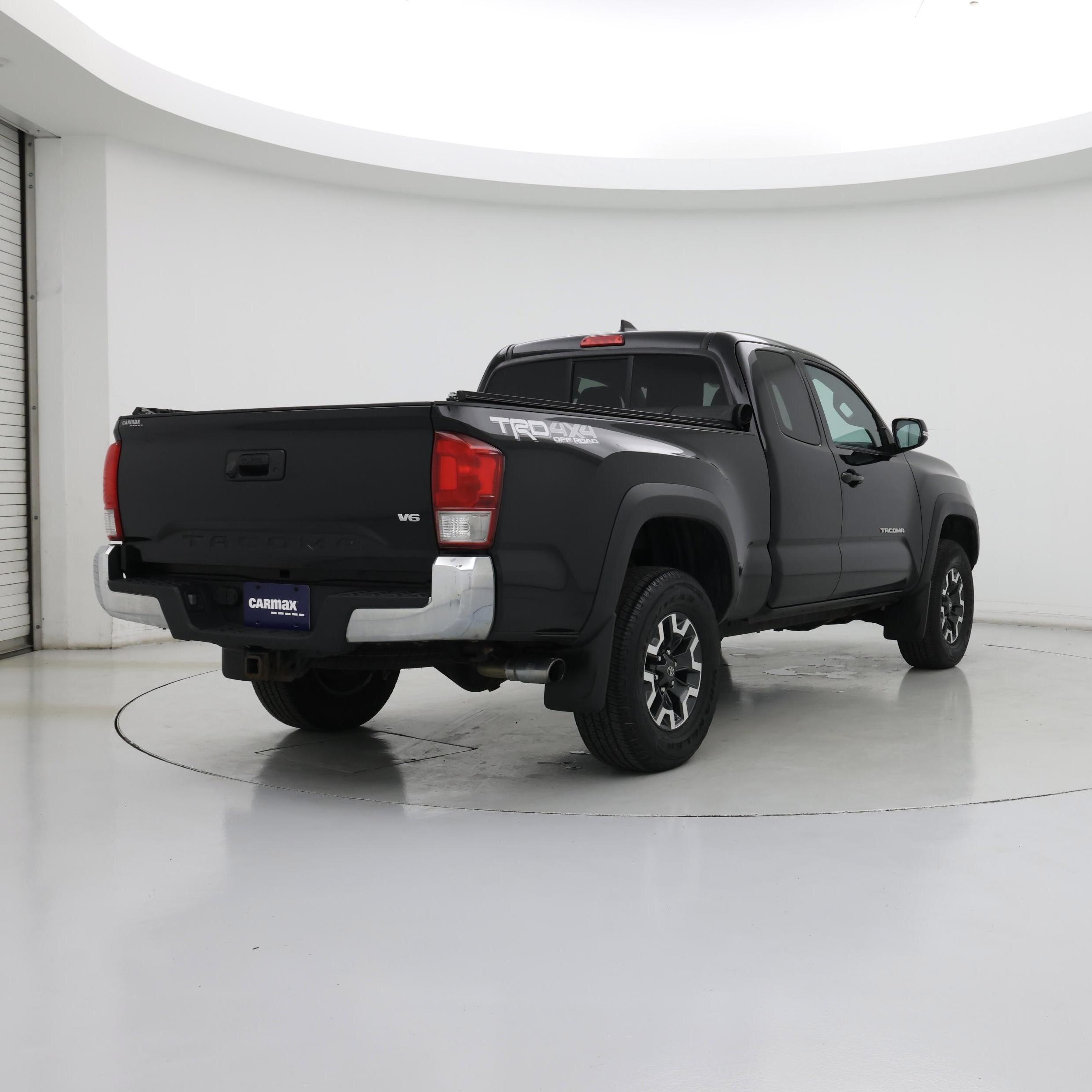 Thumbnail: 2016 Toyota Tacoma - 8