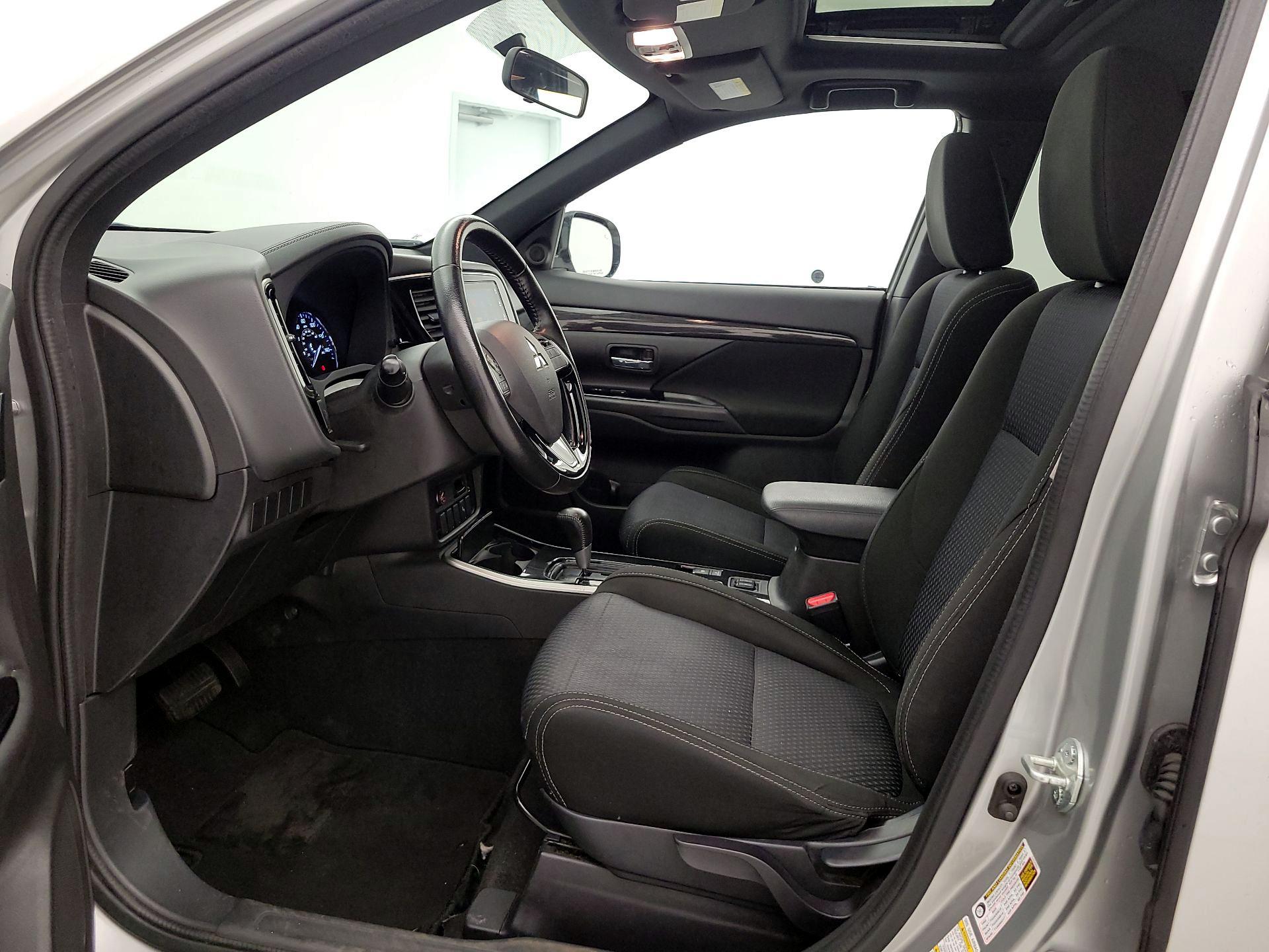 Thumbnail: 2018 Mitsubishi Outlander - 11