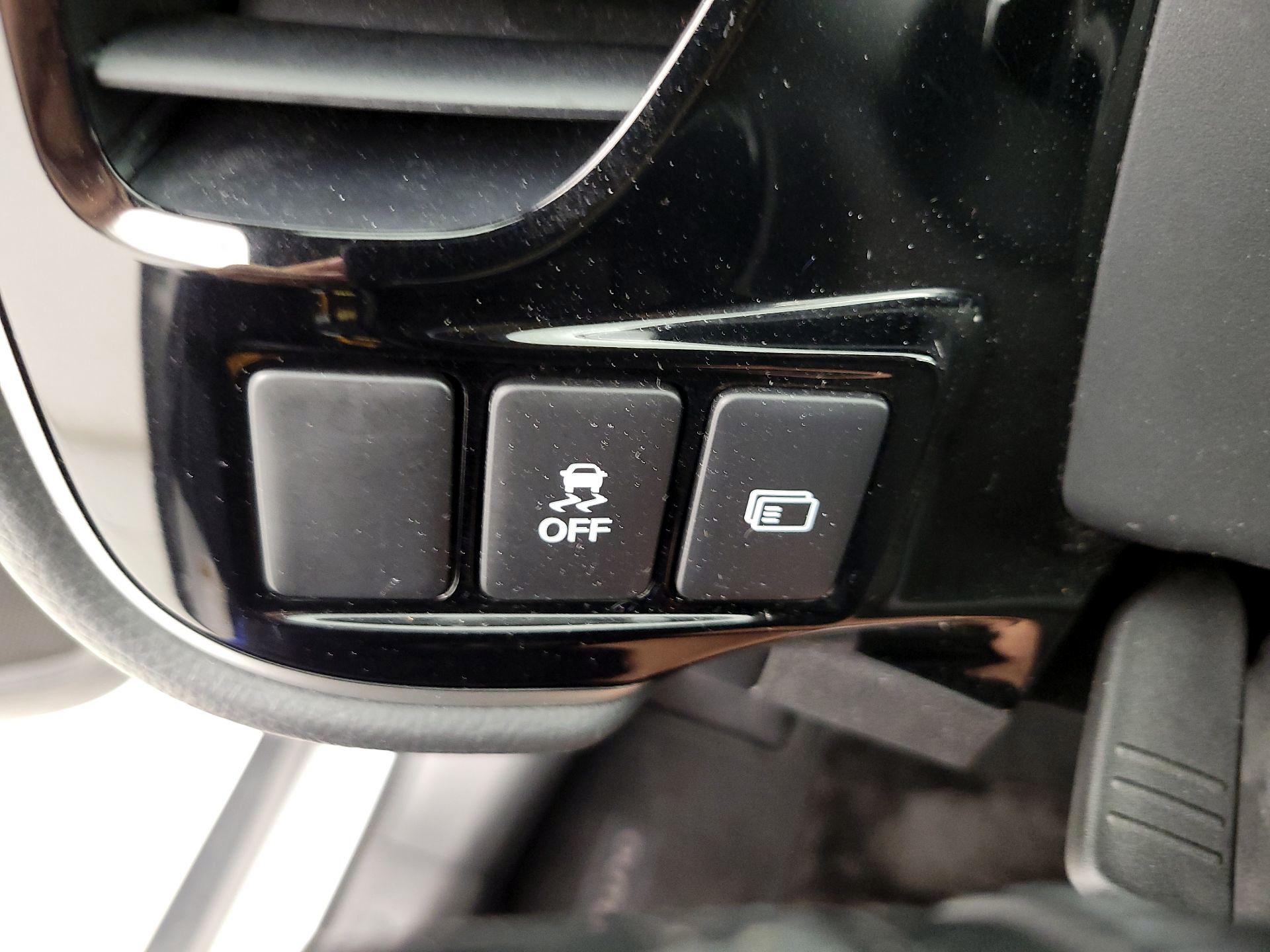 Thumbnail: 2018 Mitsubishi Outlander - 13