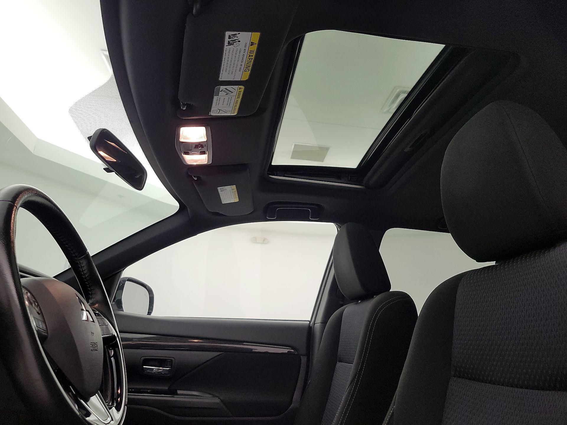 Thumbnail: 2018 Mitsubishi Outlander - 19