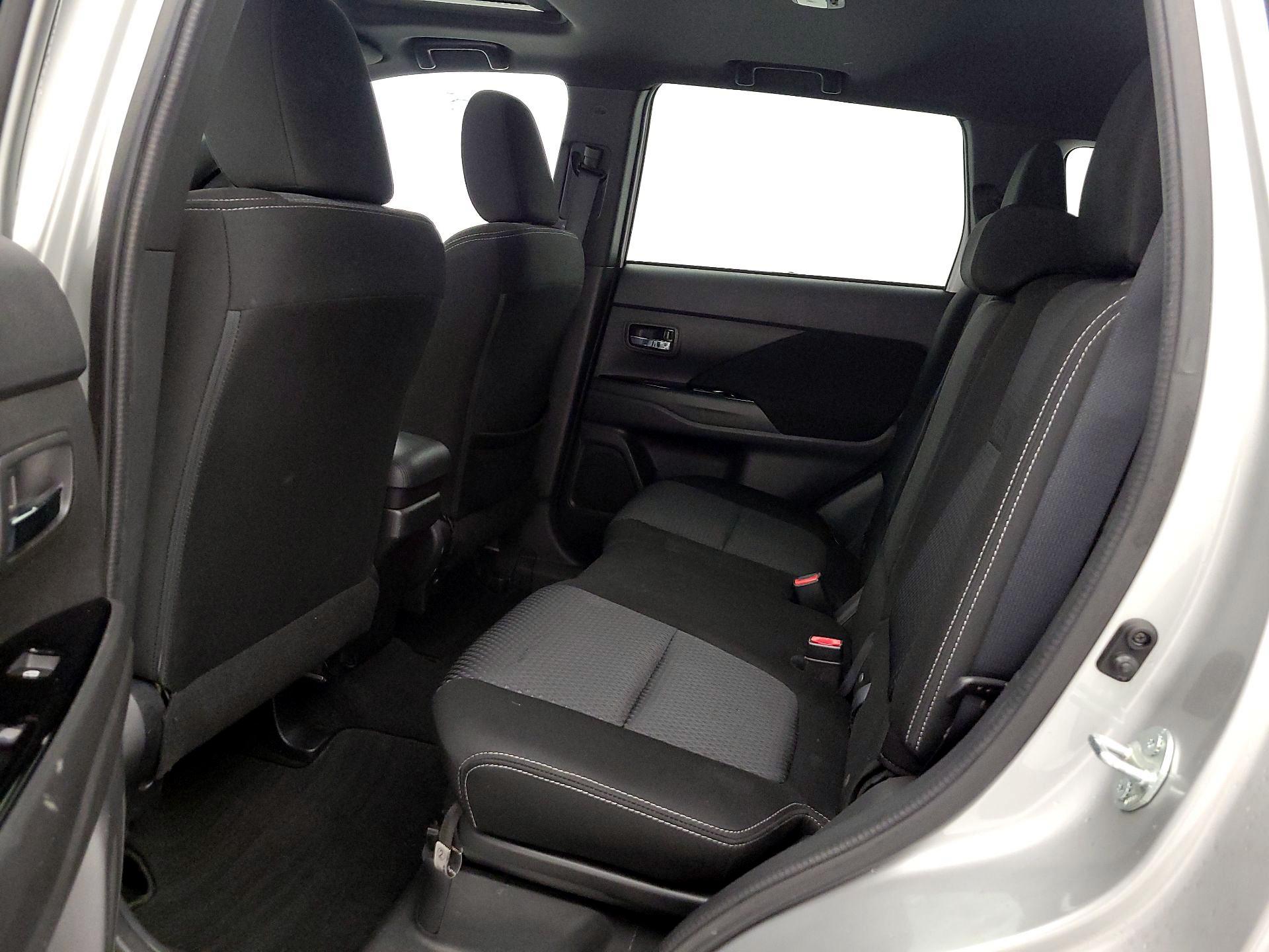 Thumbnail: 2018 Mitsubishi Outlander - 20