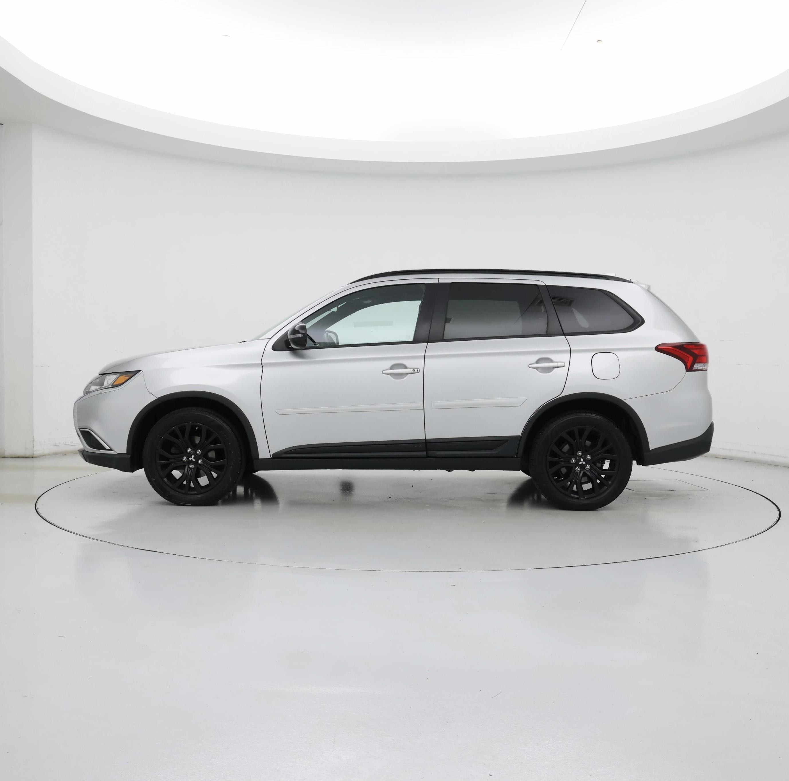 Thumbnail: 2018 Mitsubishi Outlander - 3