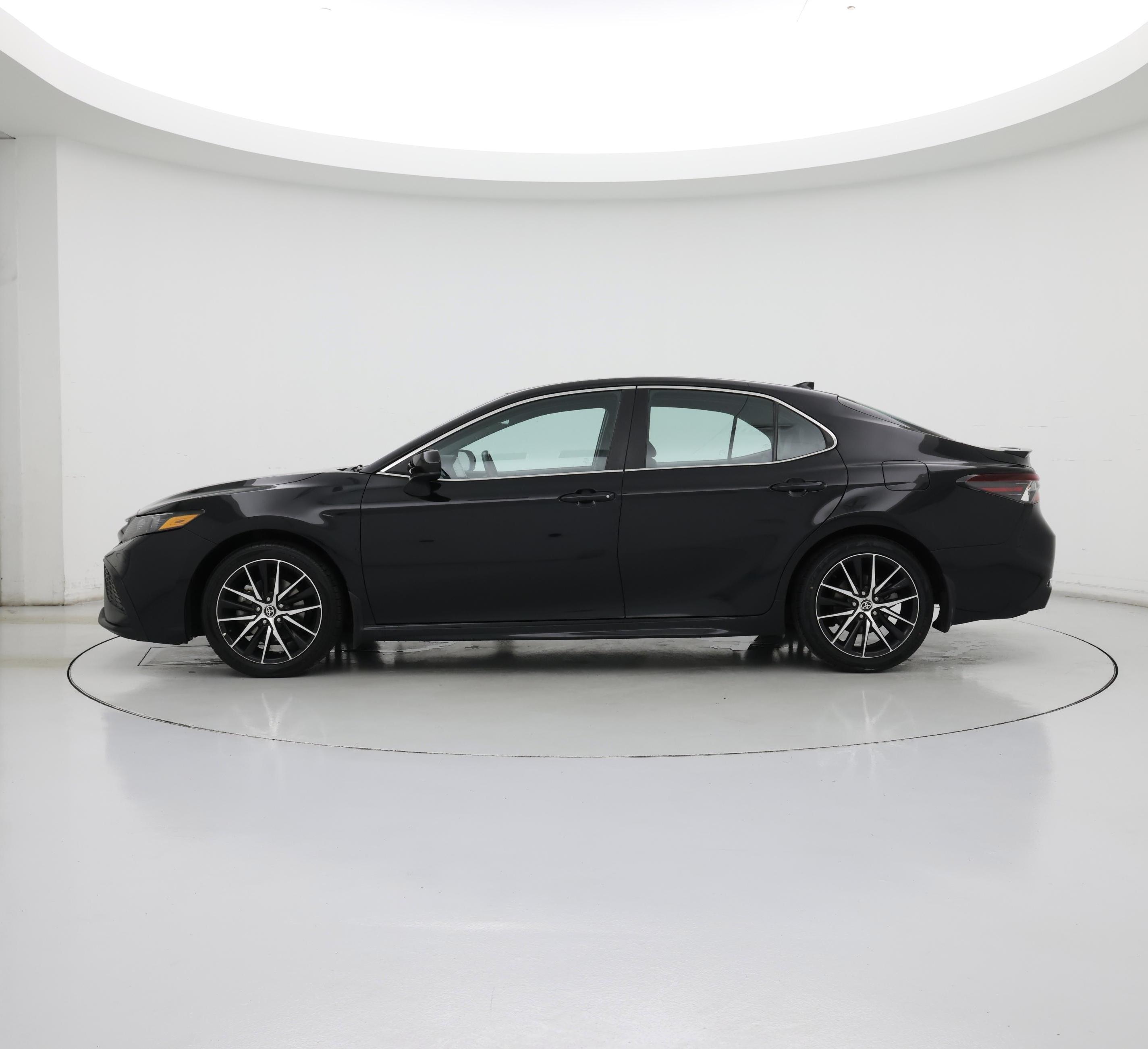 Thumbnail: 2021 Toyota Camry - 3