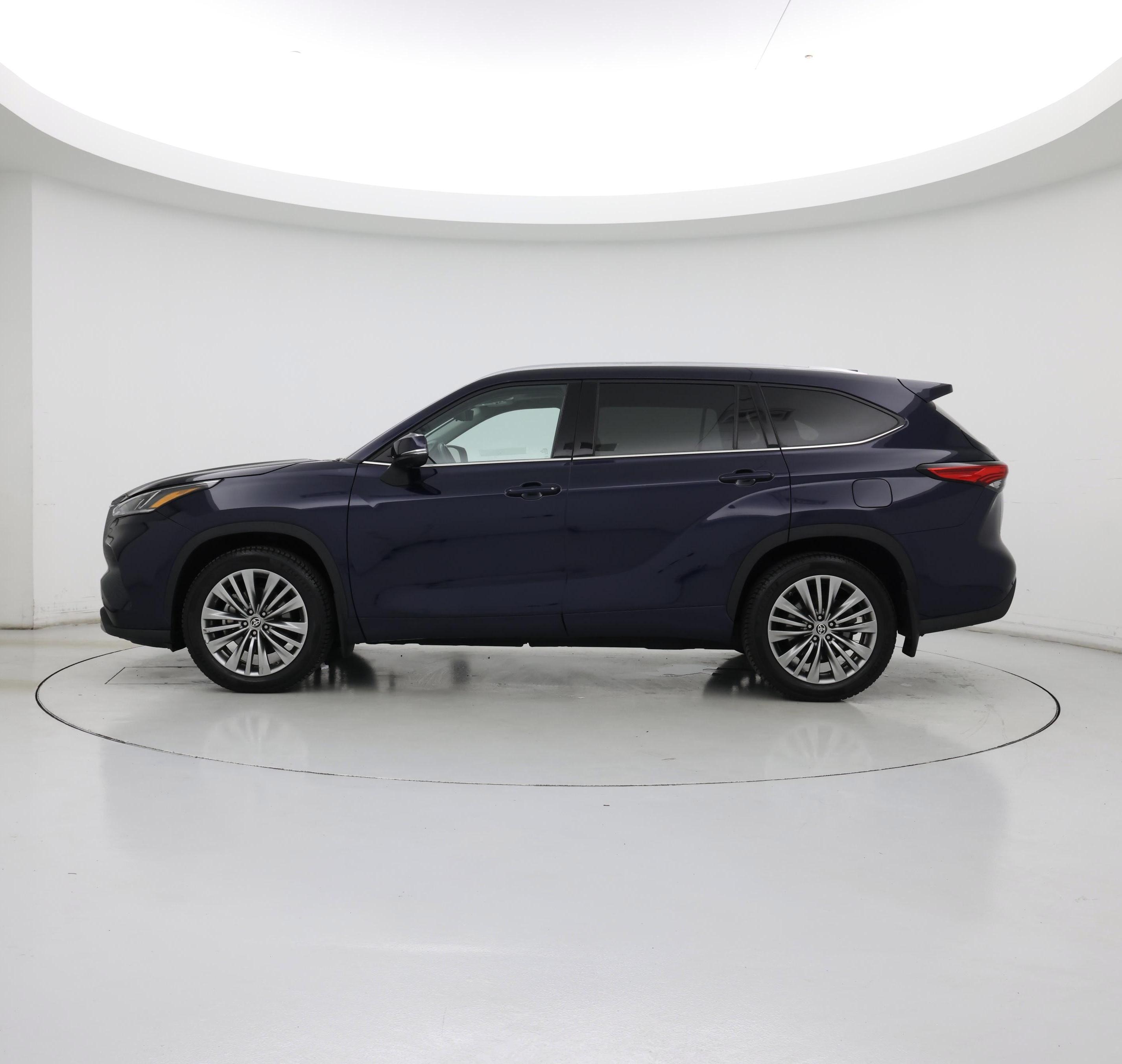 Thumbnail: 2021 Toyota Highlander - 3