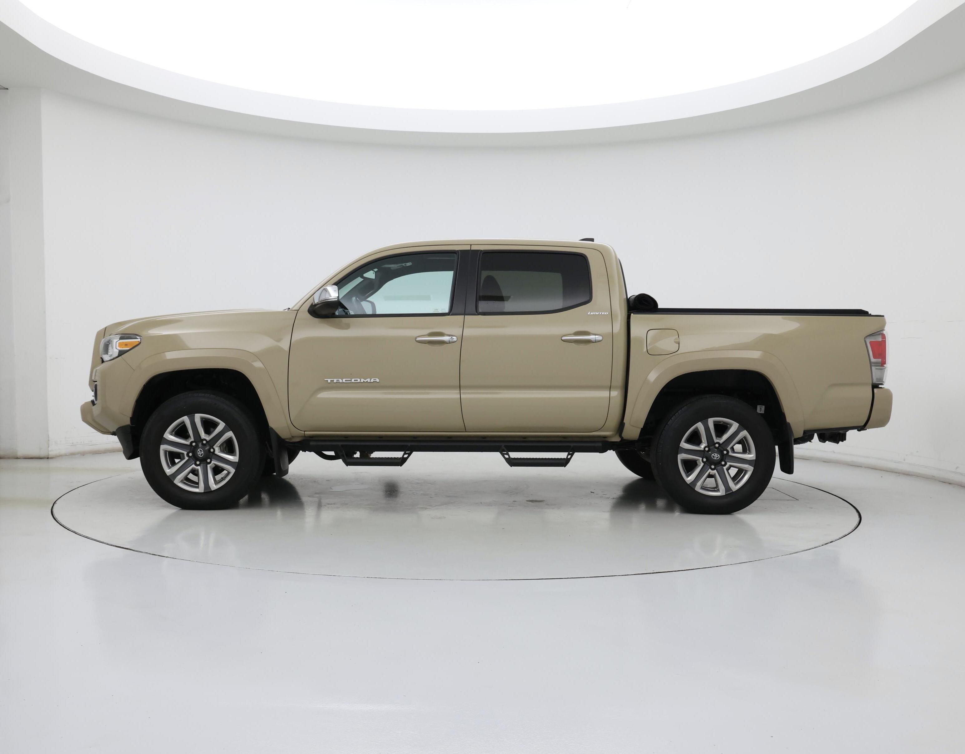 Thumbnail: 2018 Toyota Tacoma - 3