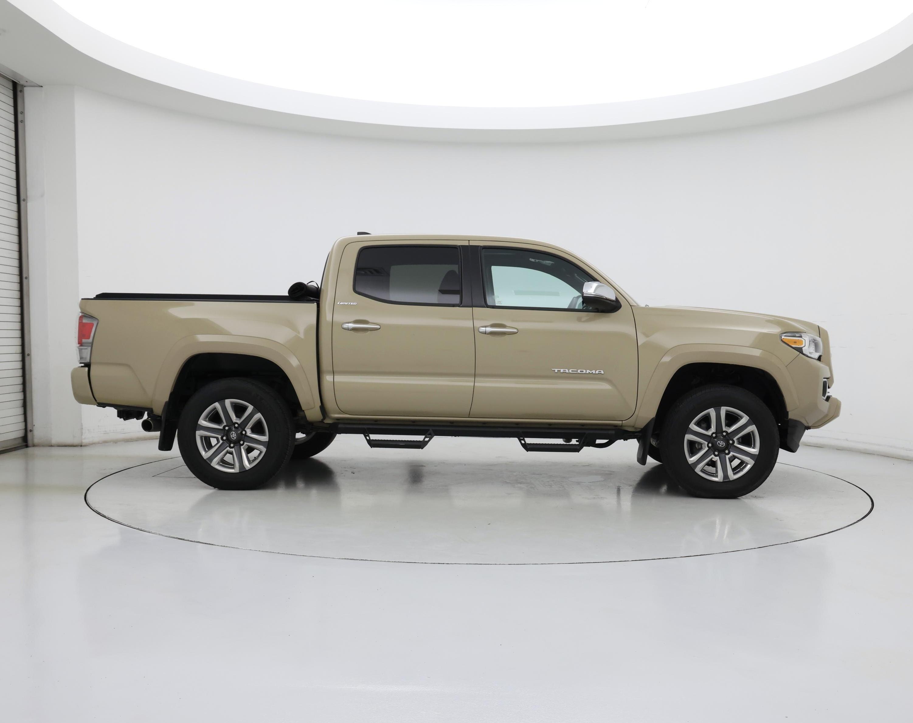 Thumbnail: 2018 Toyota Tacoma - 7