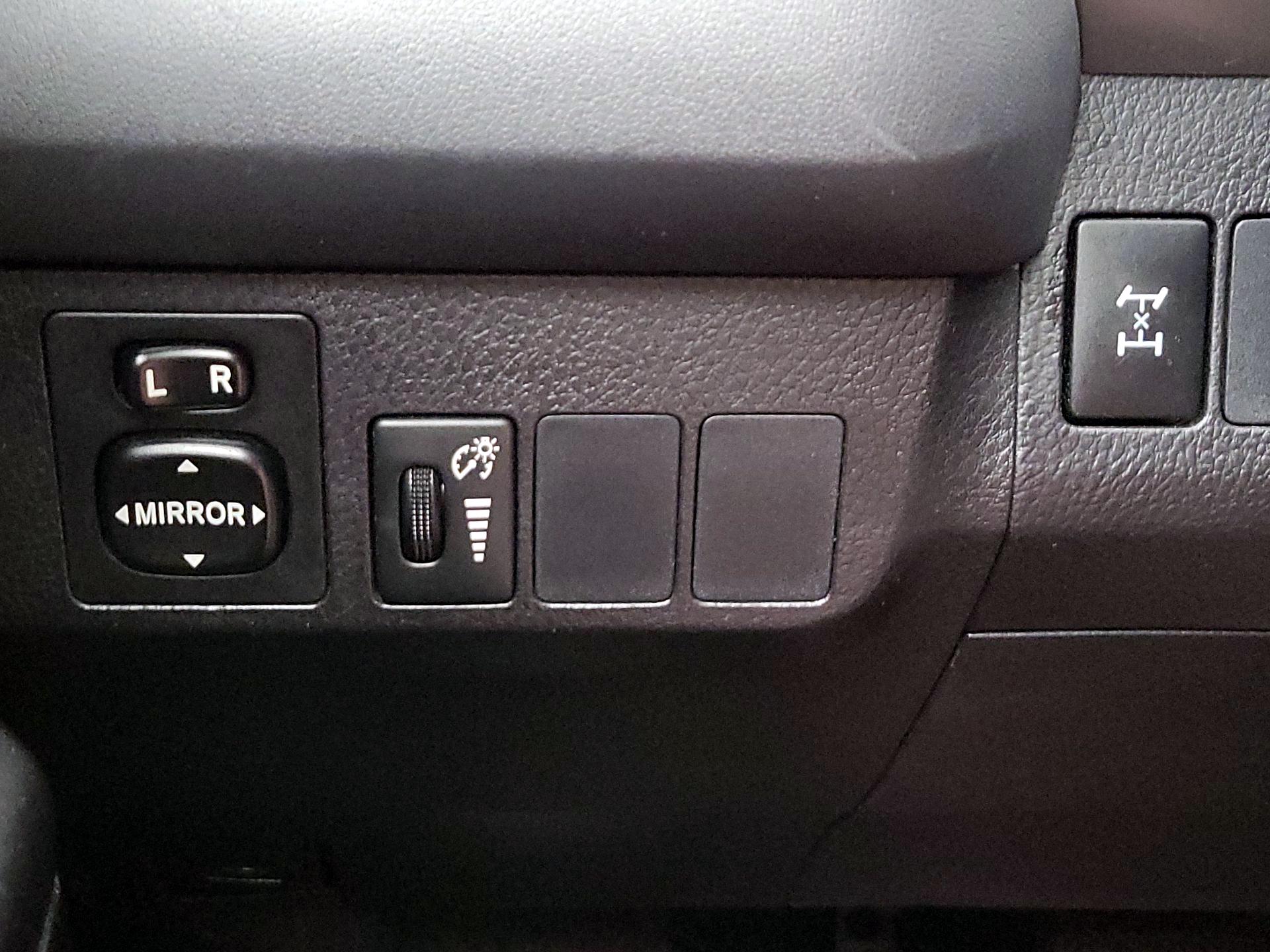 Thumbnail: 2016 Toyota RAV4 - 13