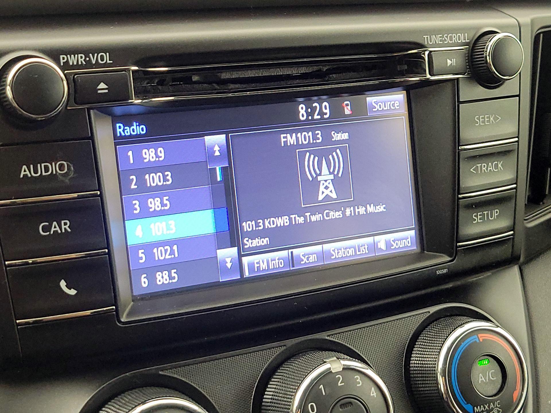 Thumbnail: 2016 Toyota RAV4 - 15