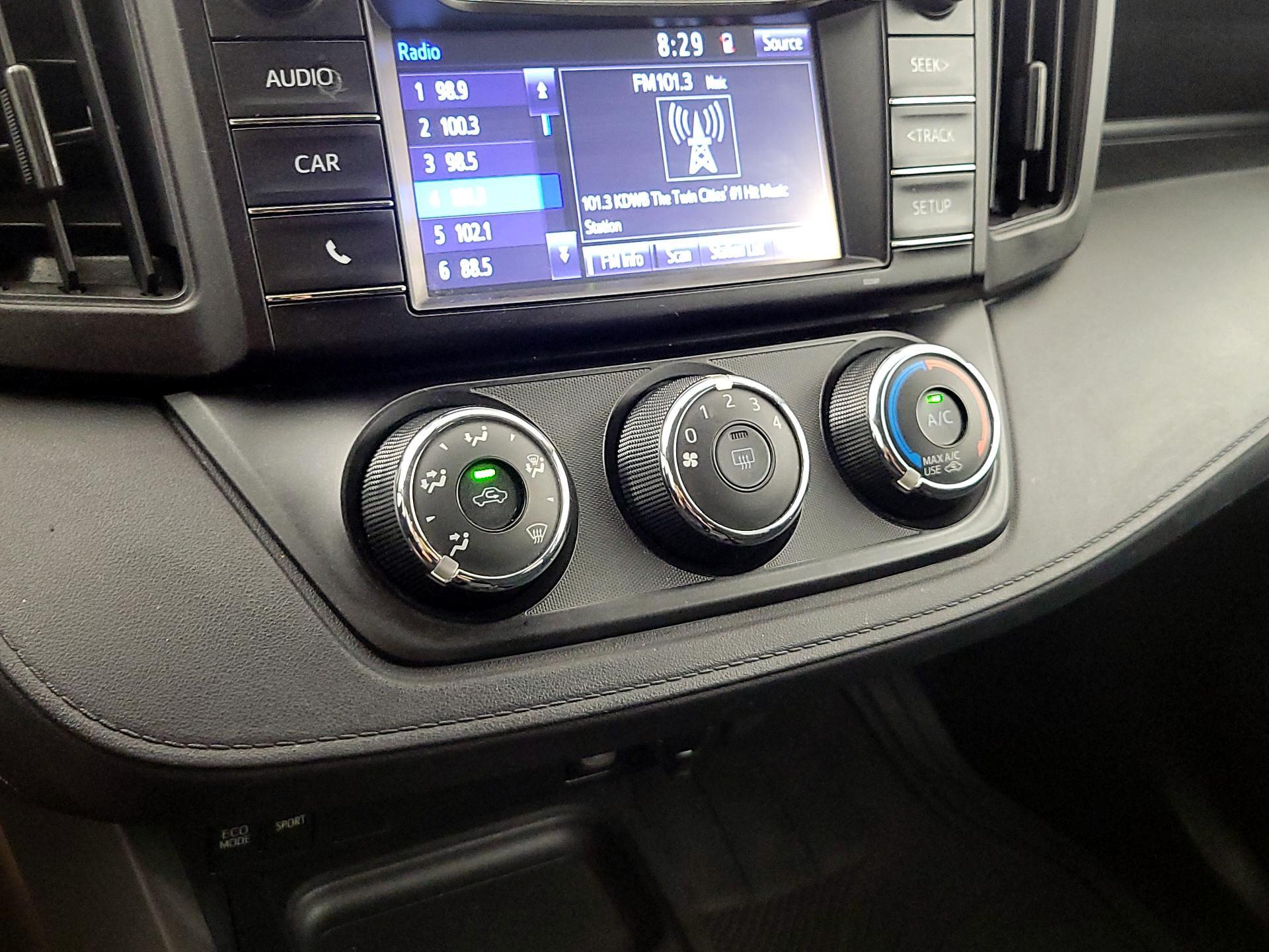 Thumbnail: 2016 Toyota RAV4 - 16