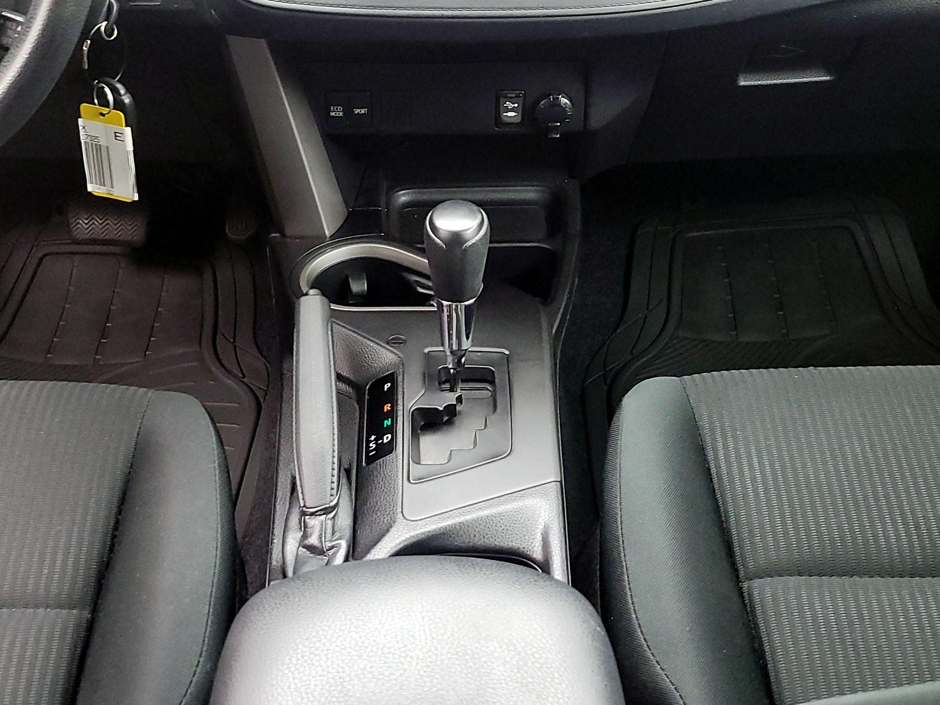 Thumbnail: 2016 Toyota RAV4 - 17