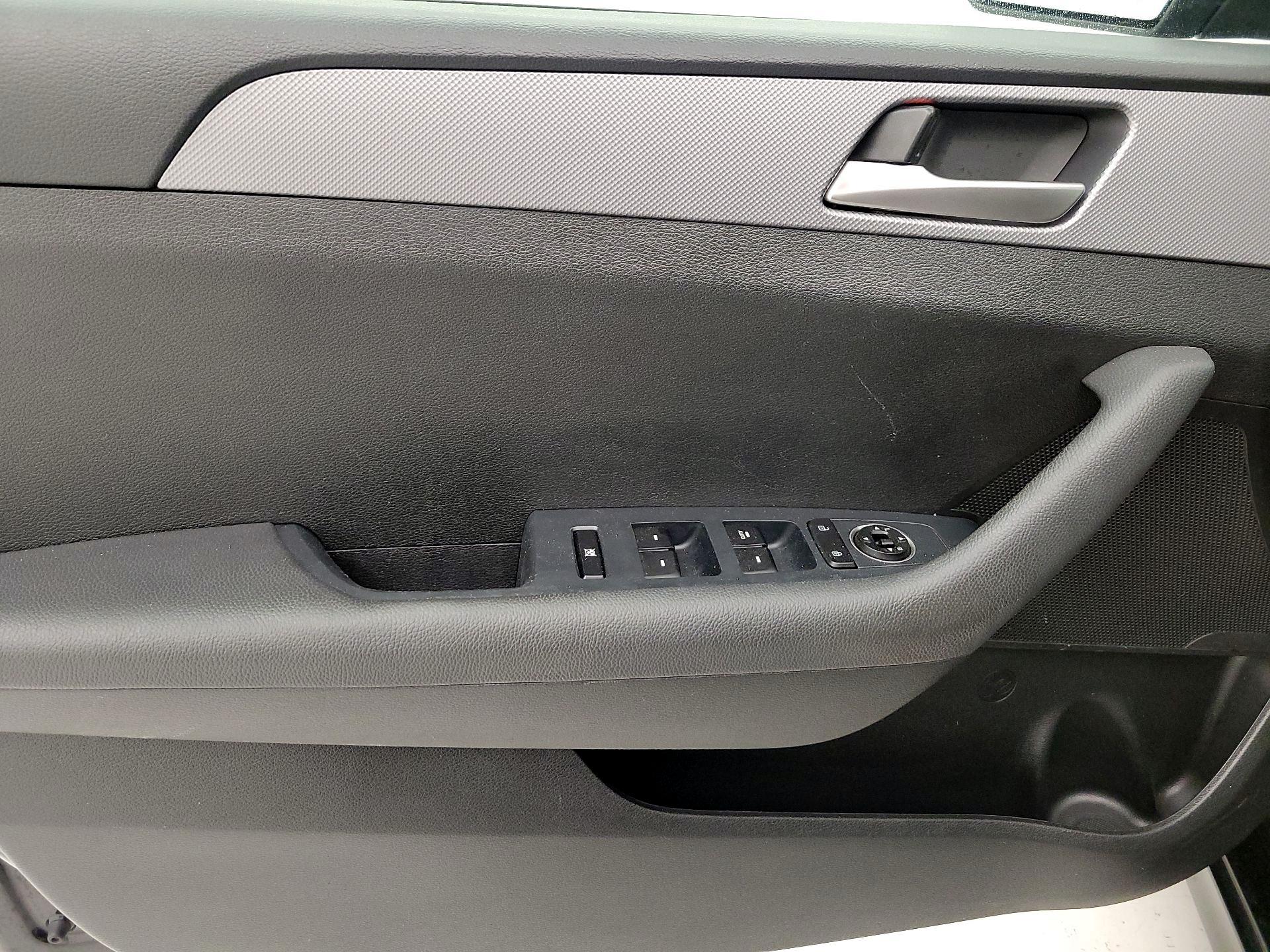 Thumbnail: 2019 Hyundai Sonata - 12