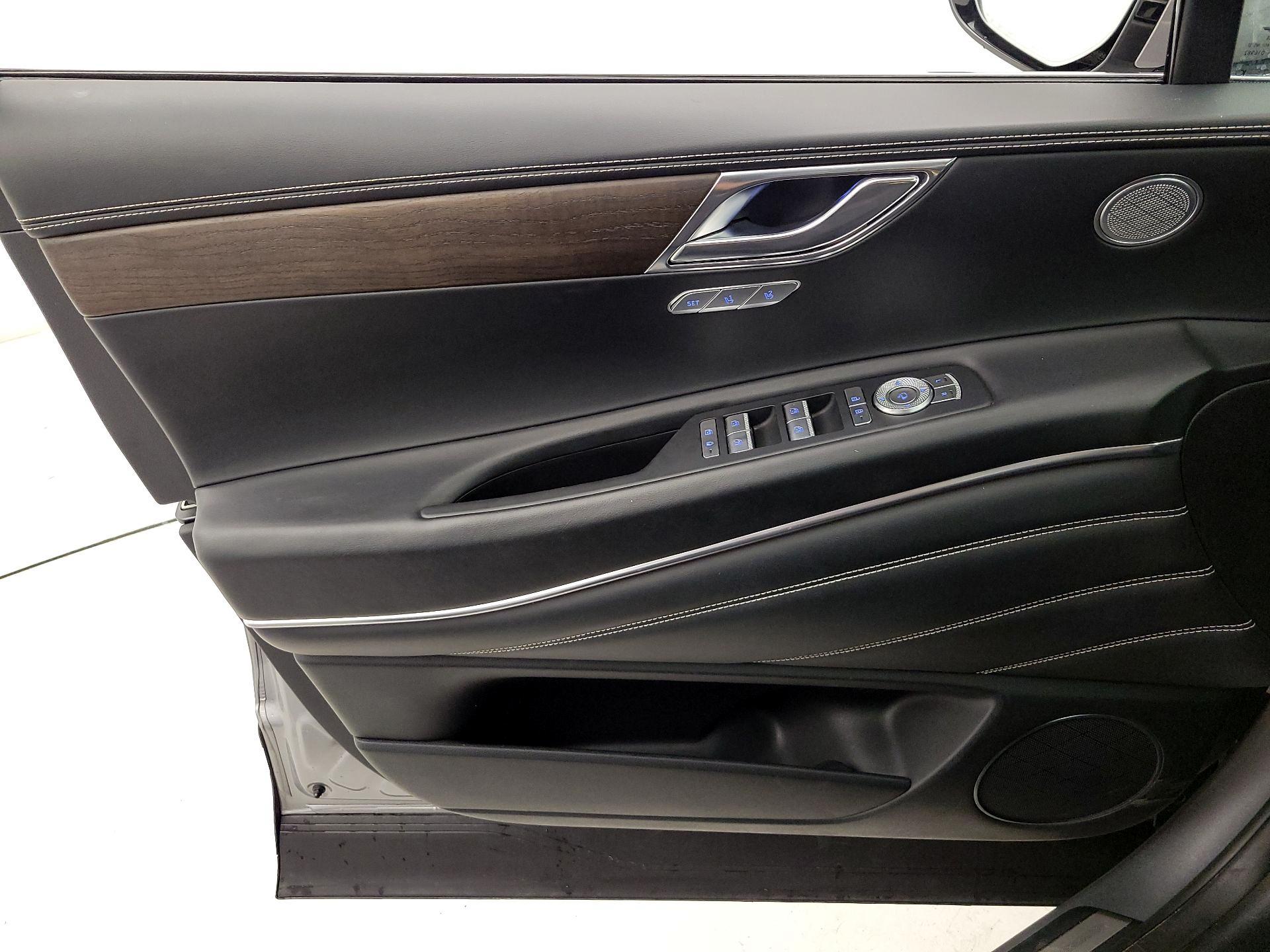 Thumbnail: 2024 Genesis GV80 - 12