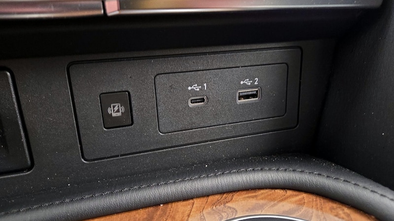 2023 Nissan Armada SL 19