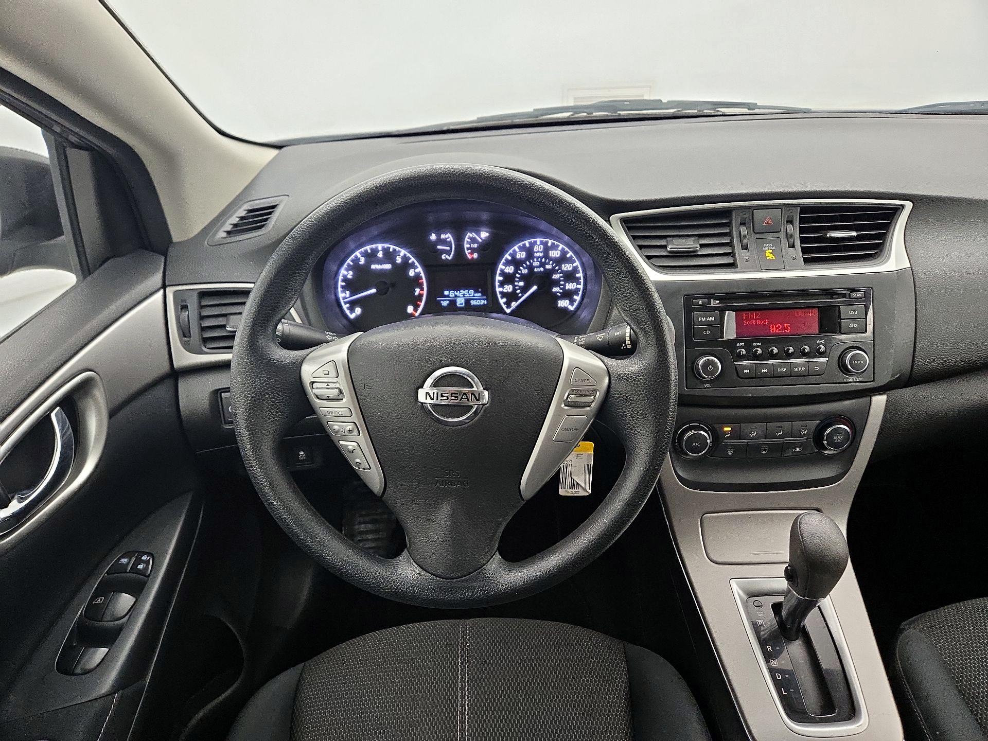 Thumbnail: 2015 Nissan Sentra - 10