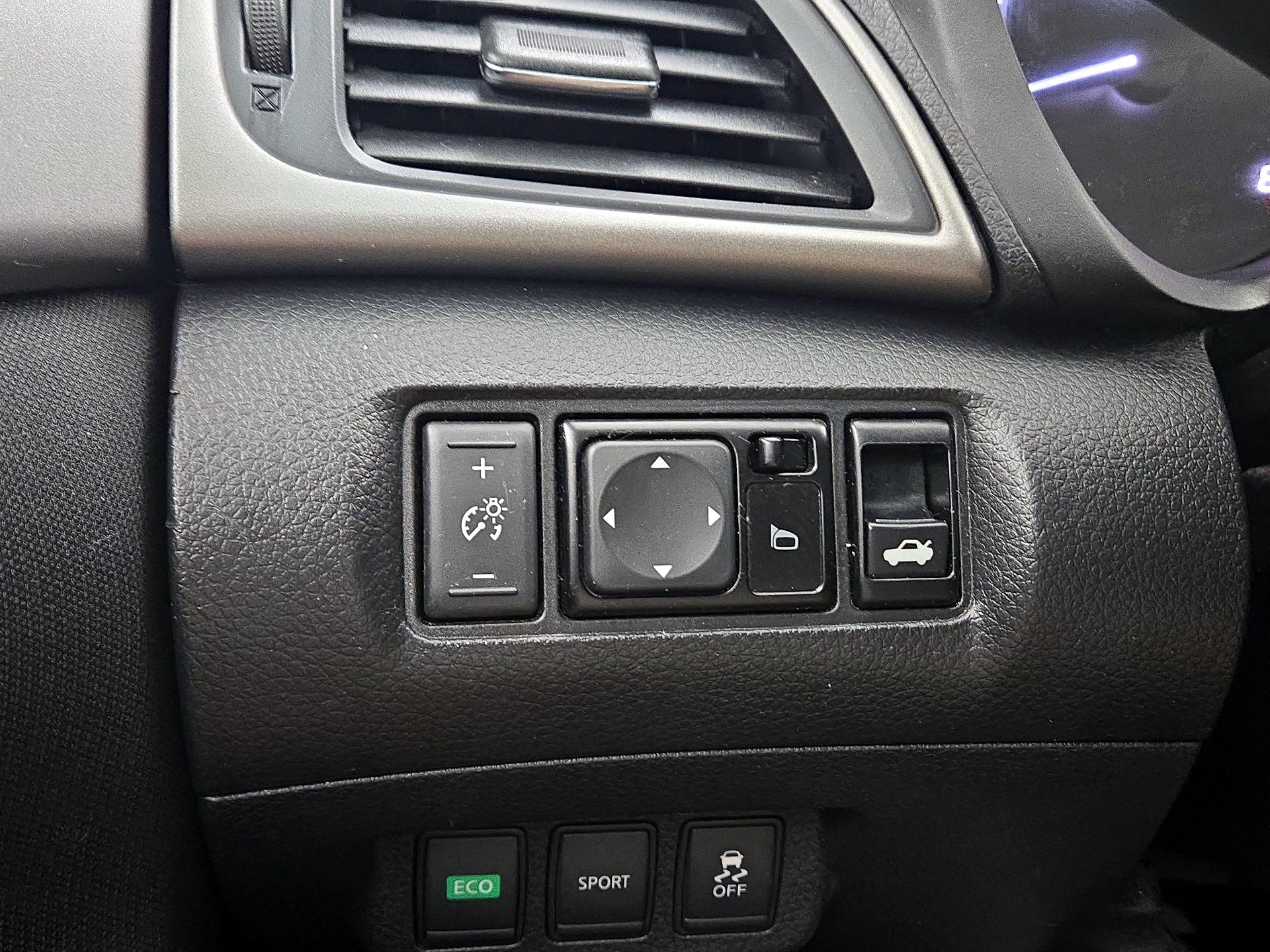 Thumbnail: 2015 Nissan Sentra - 13