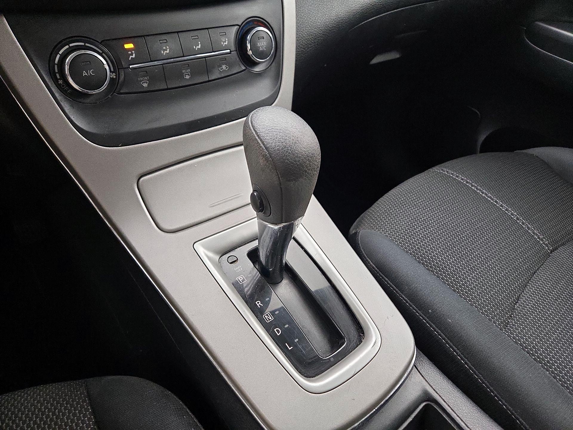 Thumbnail: 2015 Nissan Sentra - 16
