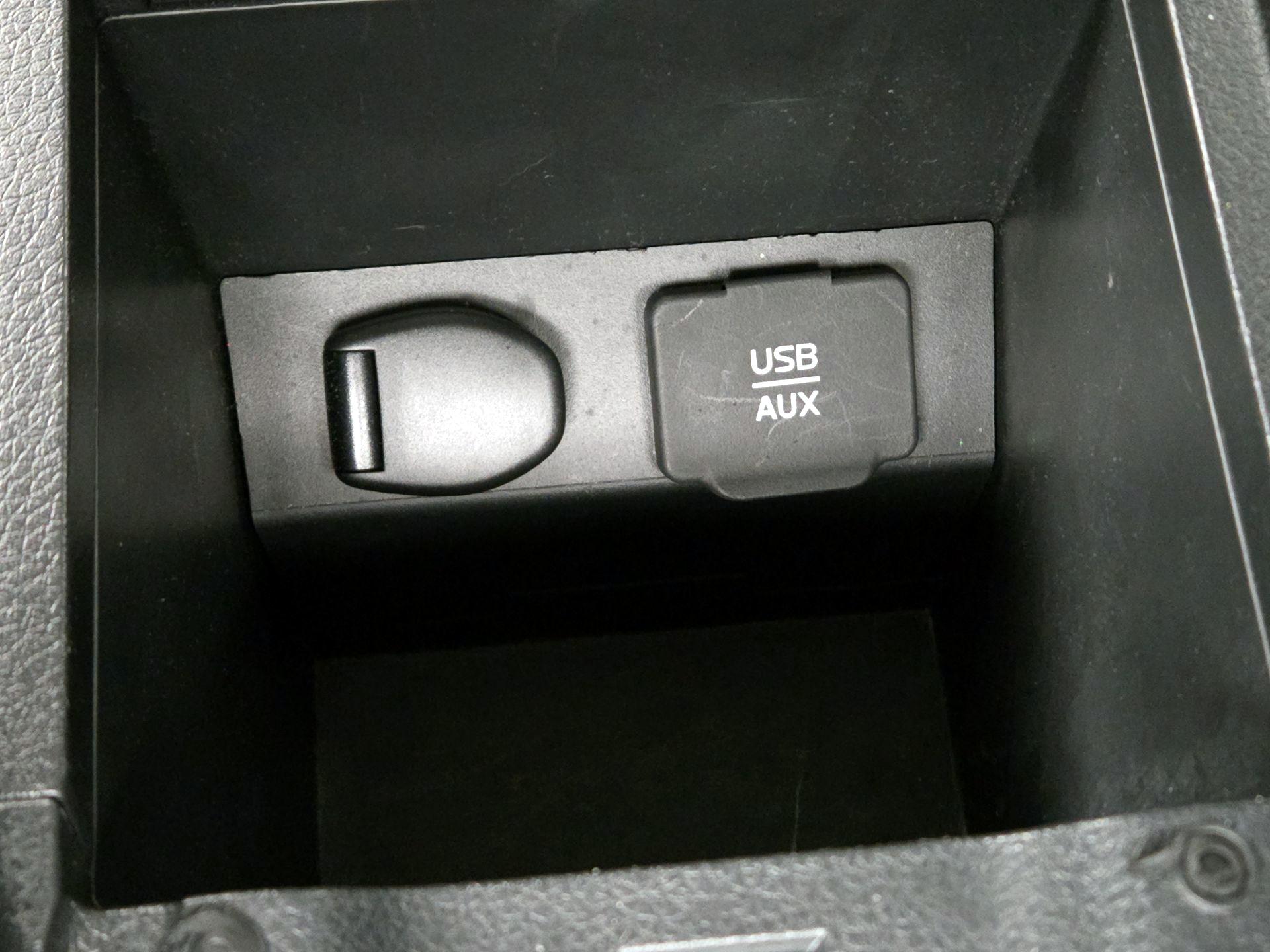 Thumbnail: 2015 Nissan Sentra - 17