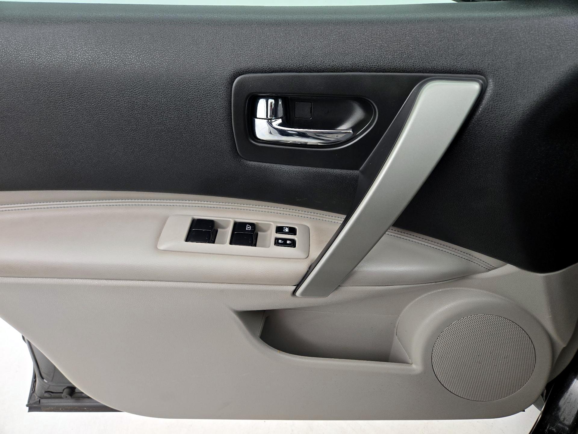 Thumbnail: 2013 Nissan Rogue - 12