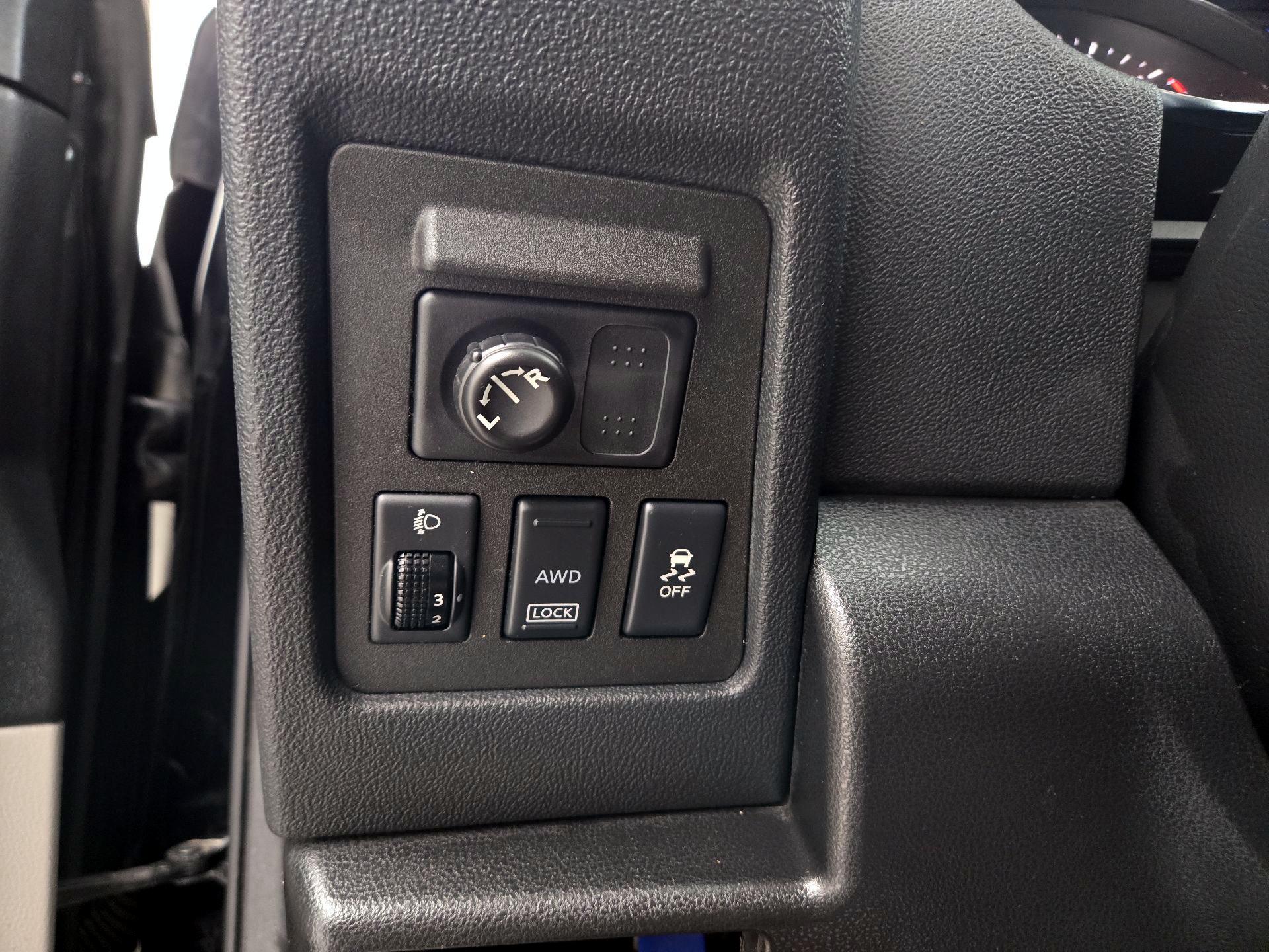 Thumbnail: 2013 Nissan Rogue - 13
