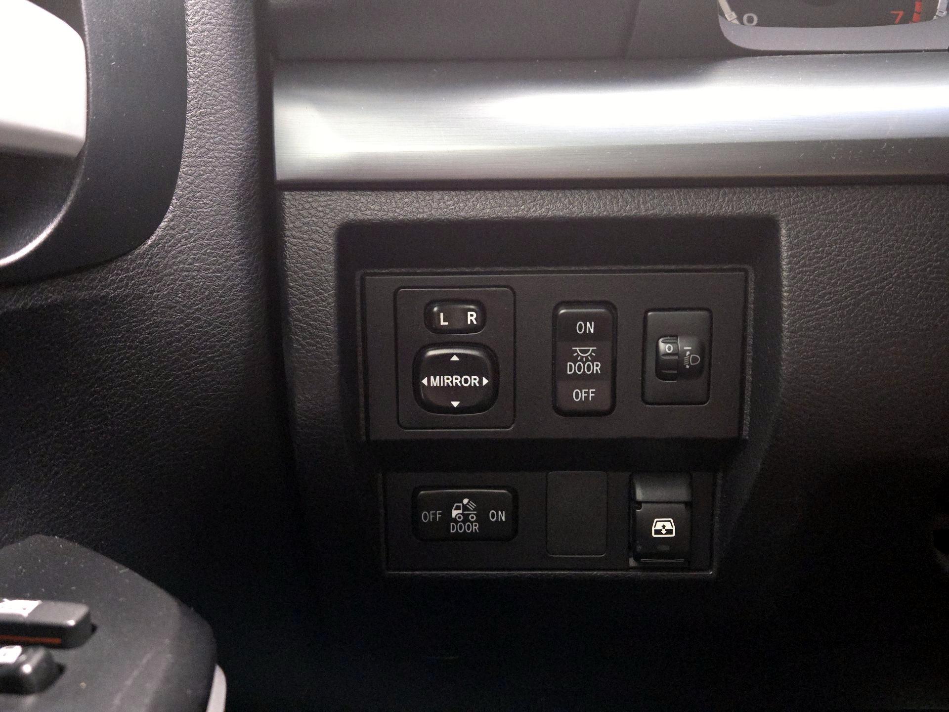 Thumbnail: 2016 Toyota Tundra - 13