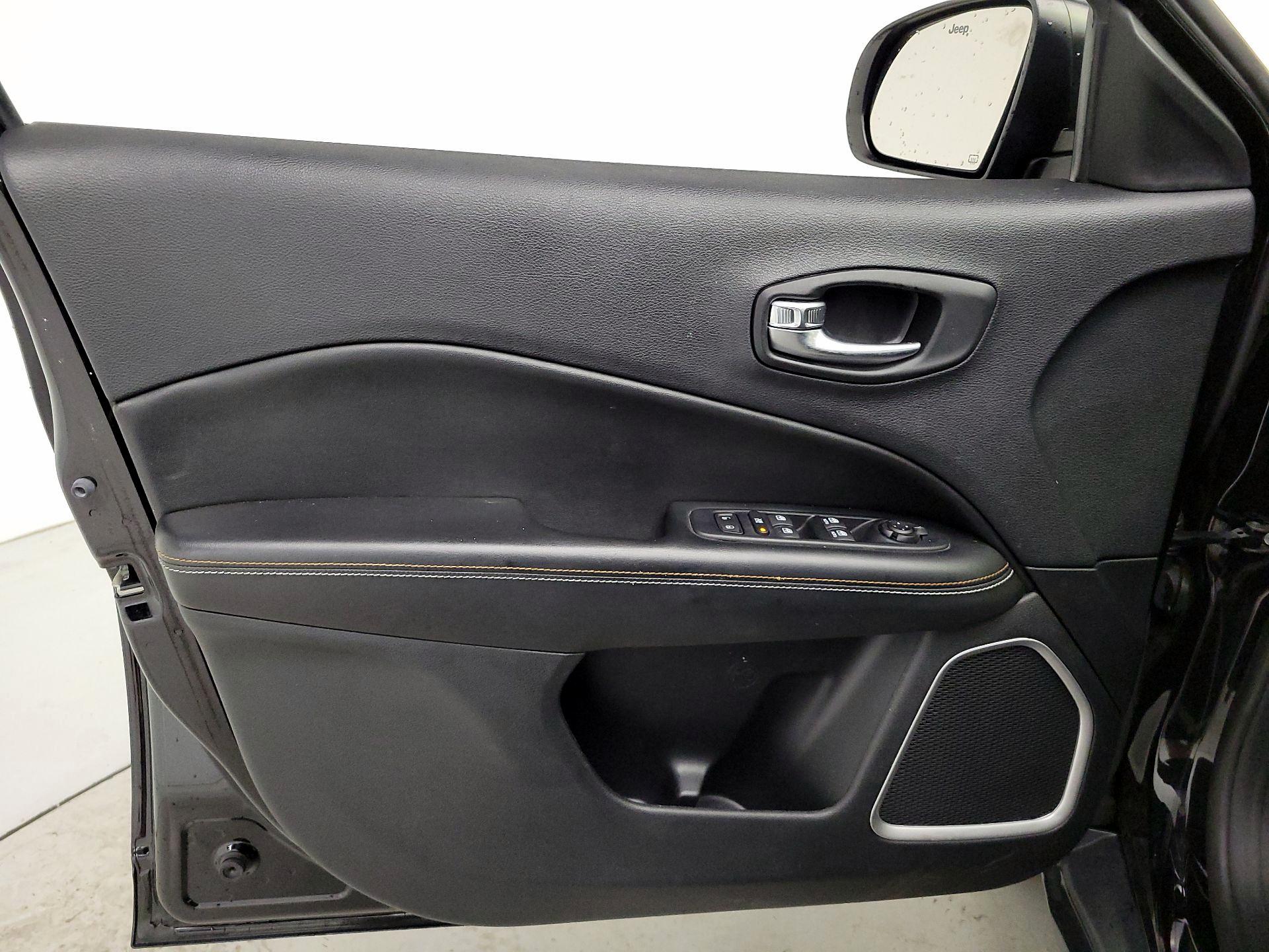 Thumbnail: 2020 Jeep Compass - 12