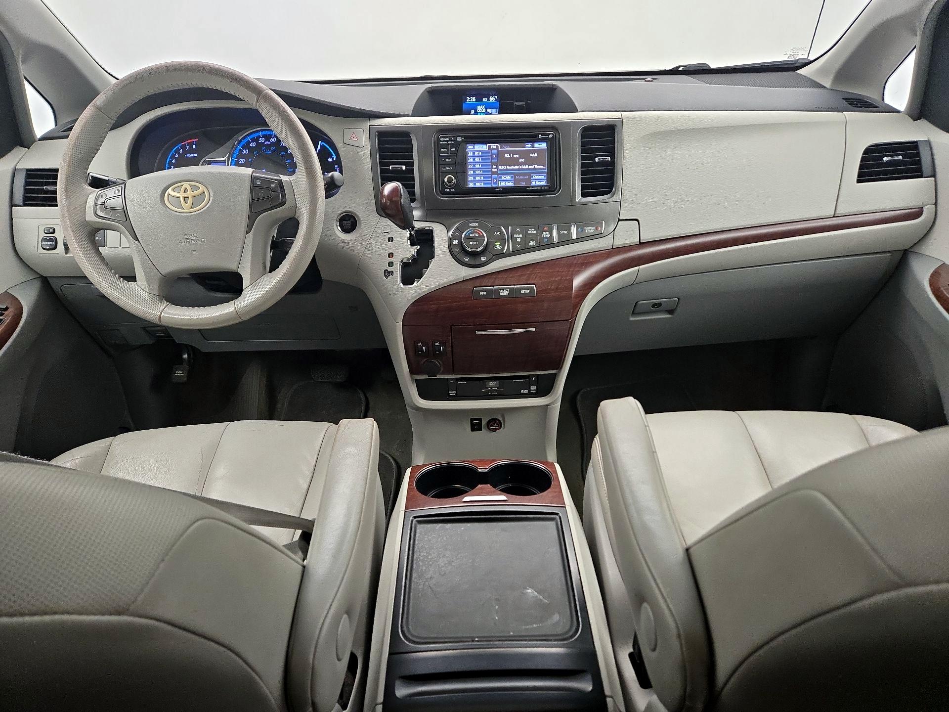 Thumbnail: 2013 Toyota Sienna - 9