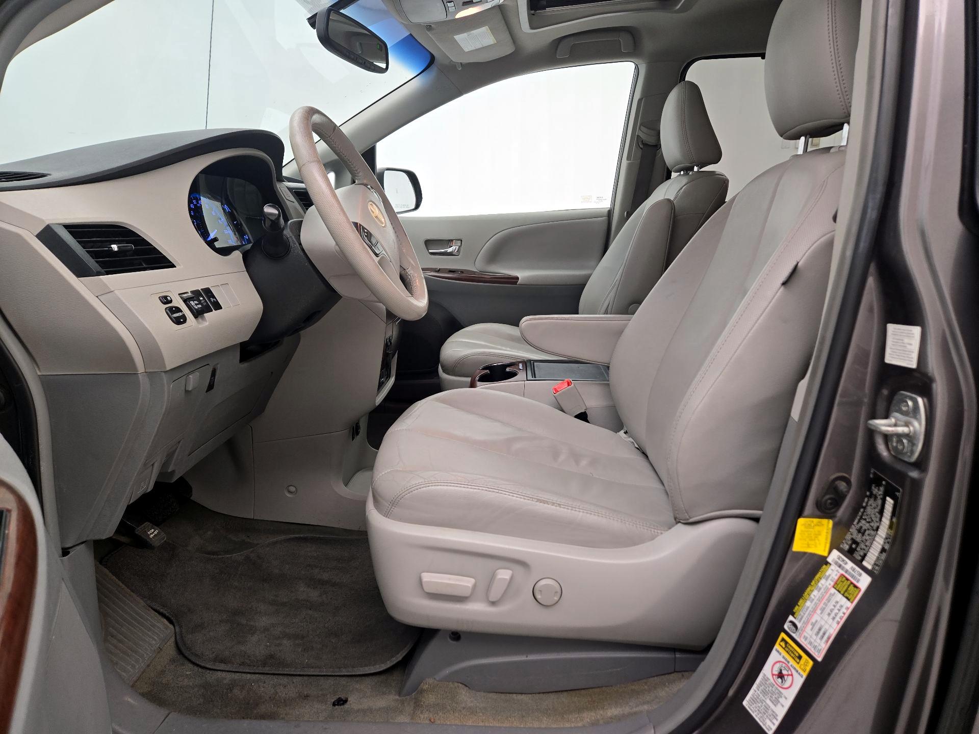 Thumbnail: 2013 Toyota Sienna - 11