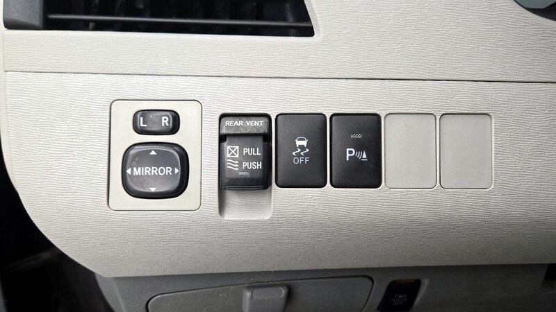 2013 Toyota Sienna XLE 13