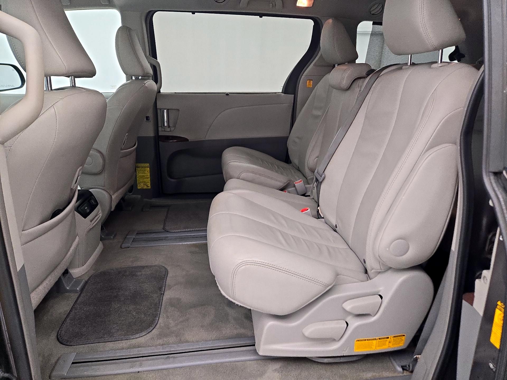 Thumbnail: 2013 Toyota Sienna - 20