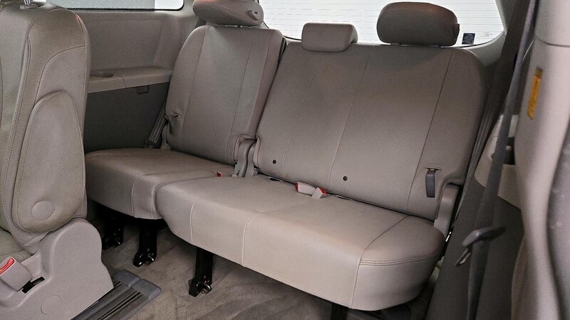 2013 Toyota Sienna XLE 21