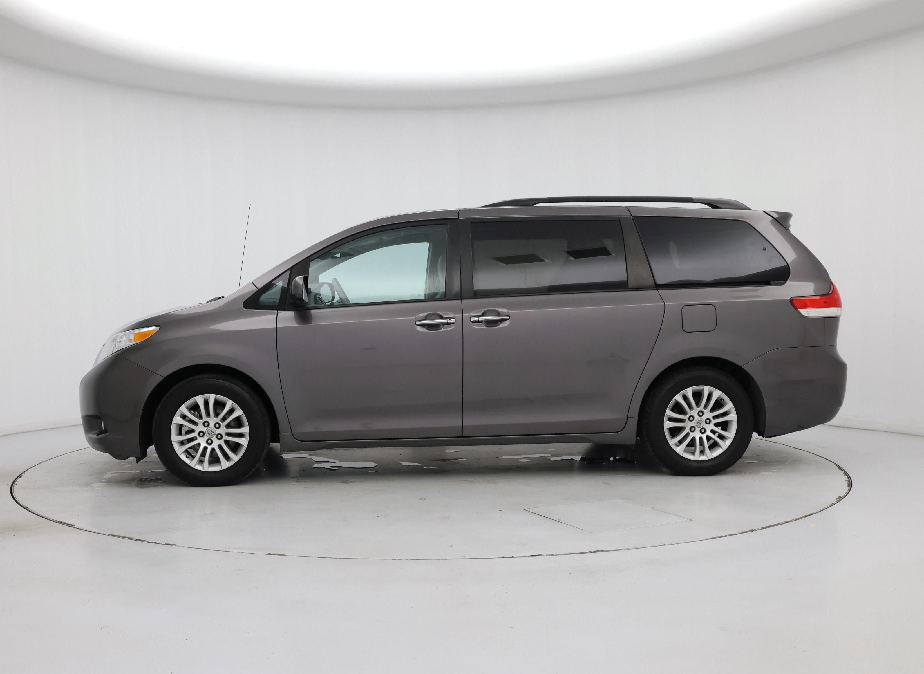 Thumbnail: 2013 Toyota Sienna - 3