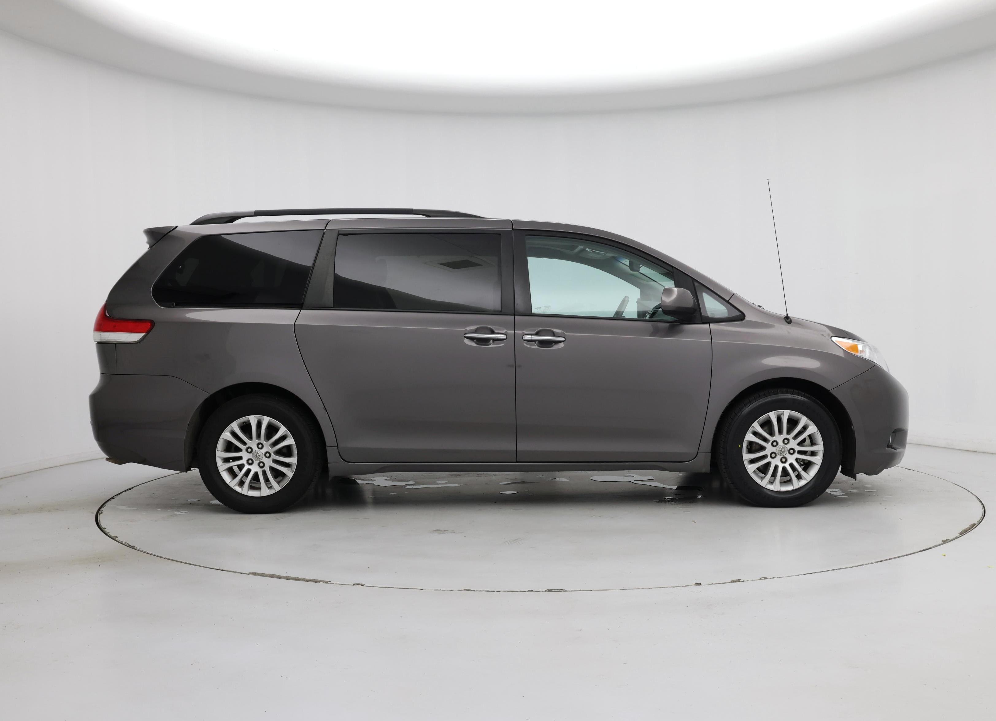 Thumbnail: 2013 Toyota Sienna - 7