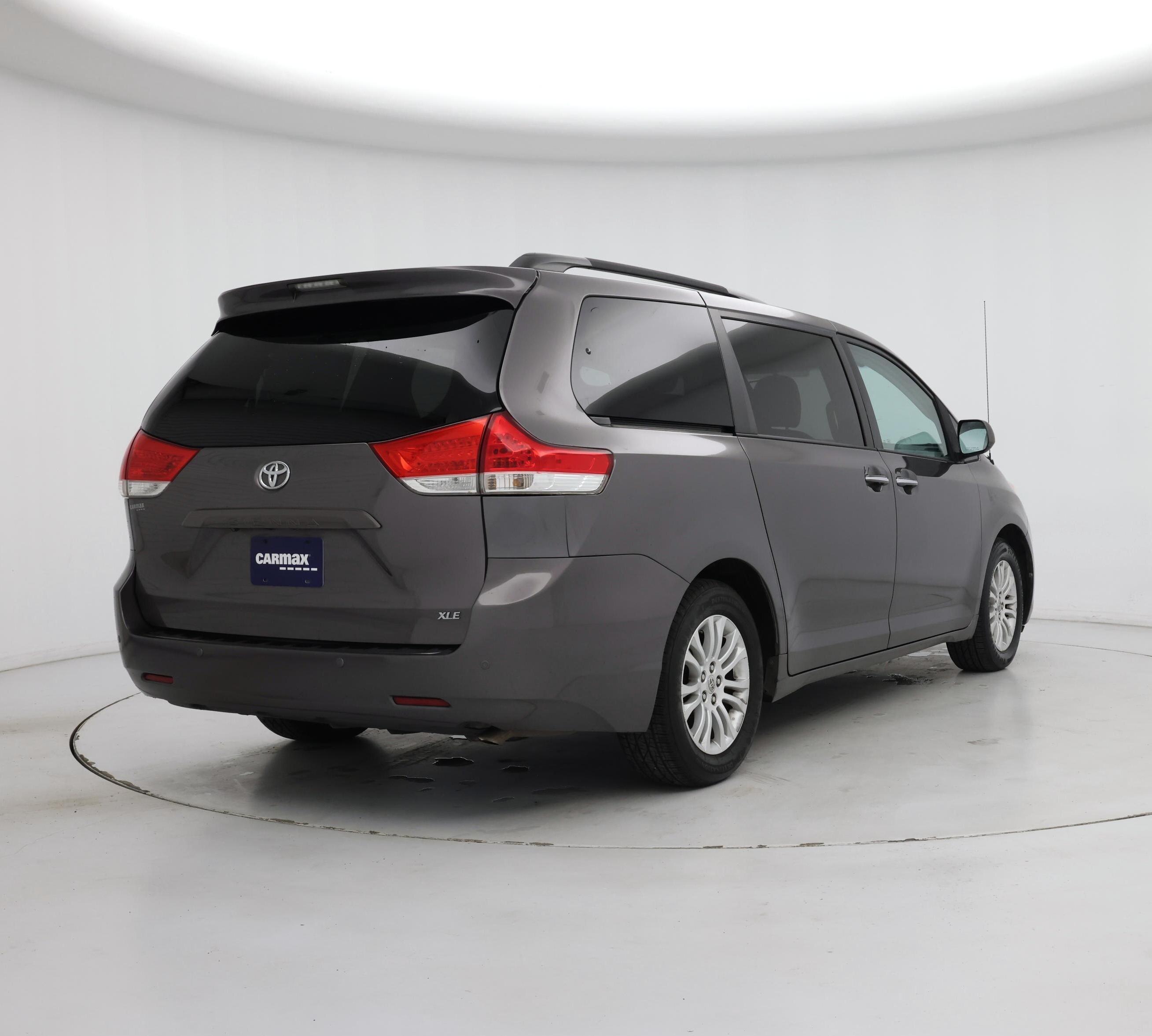 Thumbnail: 2013 Toyota Sienna - 8