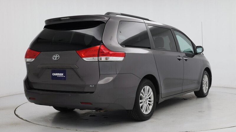 2013 Toyota Sienna XLE 8