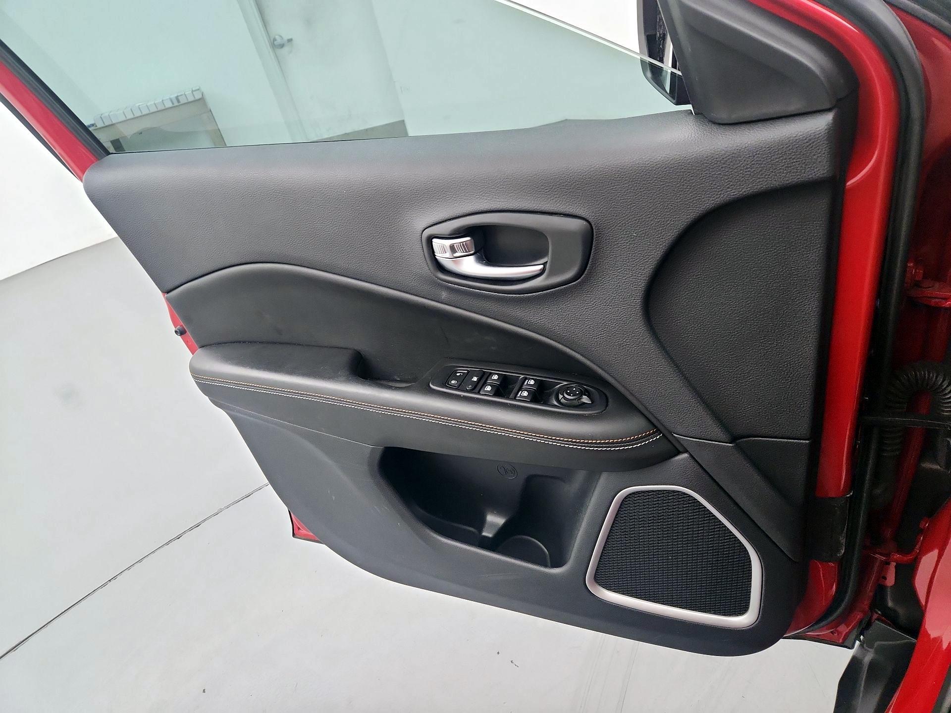 Thumbnail: 2020 Jeep Compass - 12