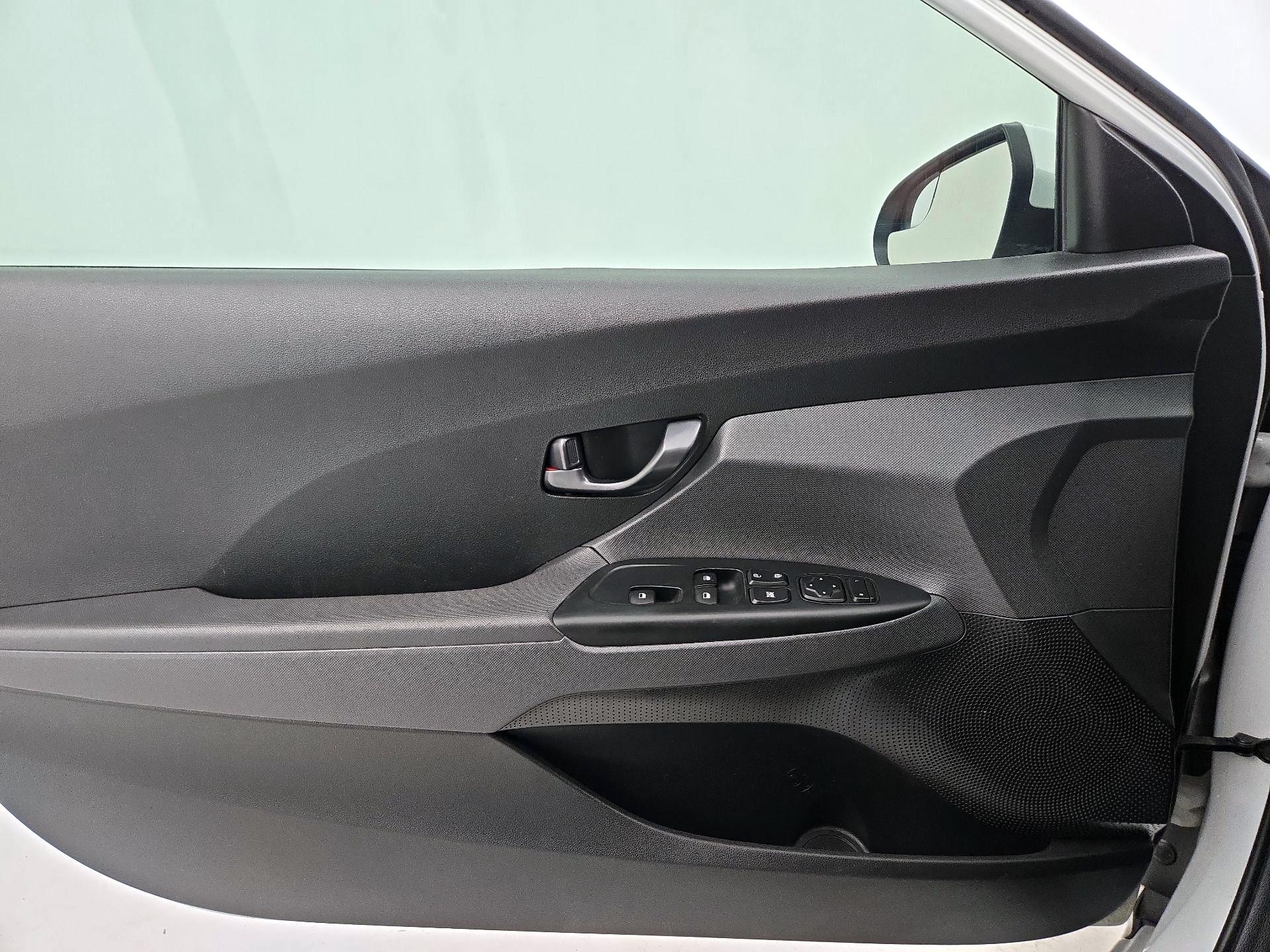 Thumbnail: 2020 Hyundai Veloster - 12