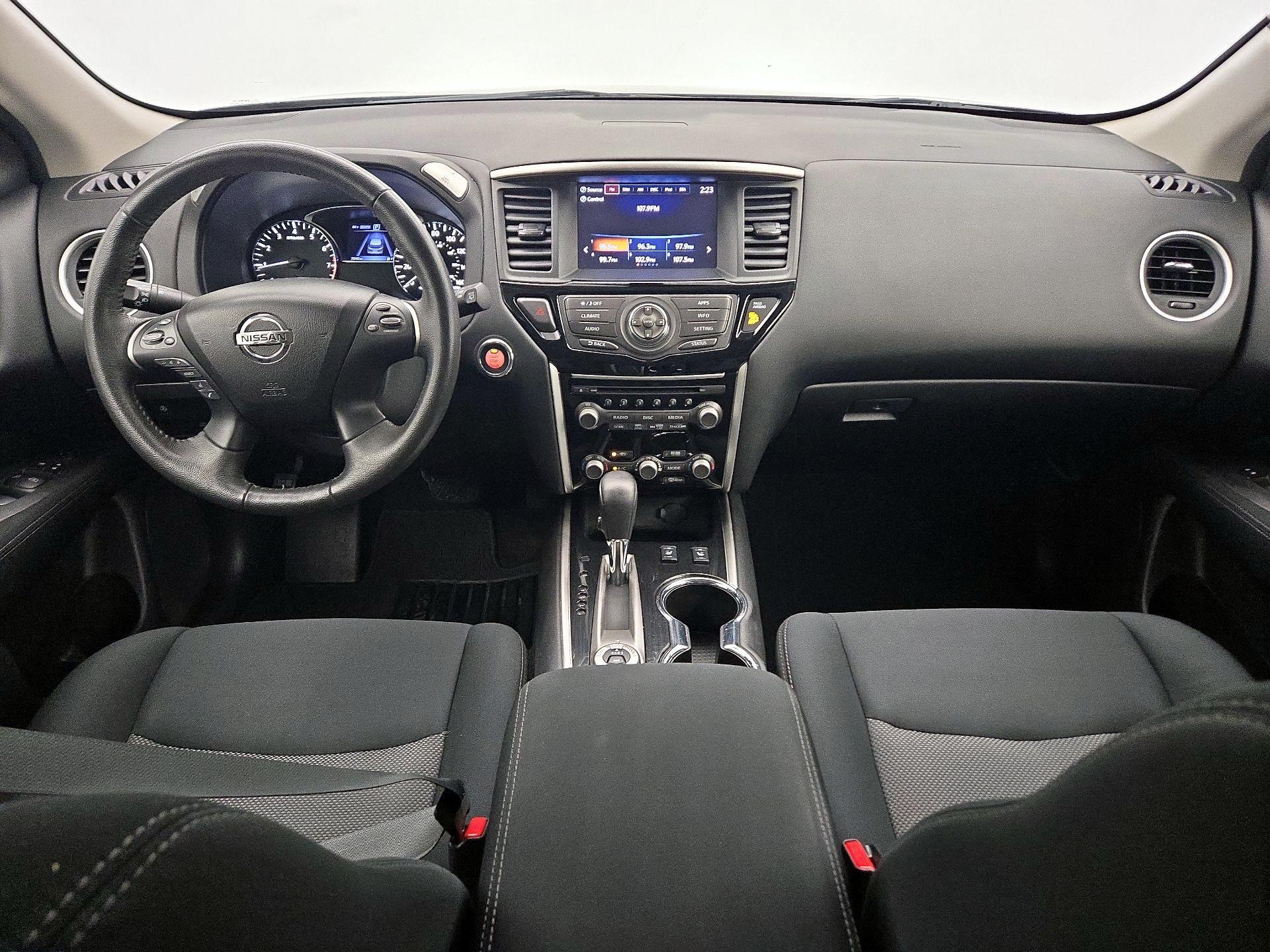 Thumbnail: 2017 Nissan Pathfinder - 9