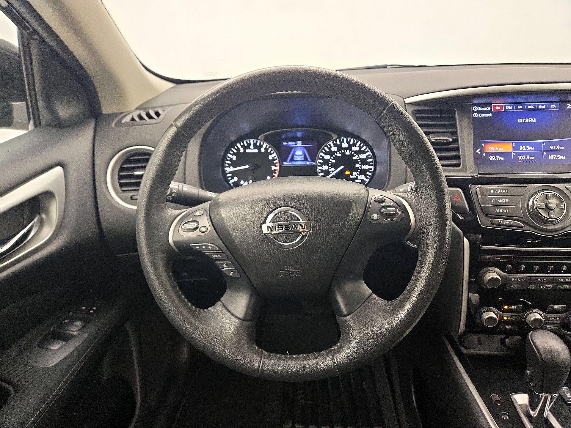Thumbnail: 2017 Nissan Pathfinder - 10