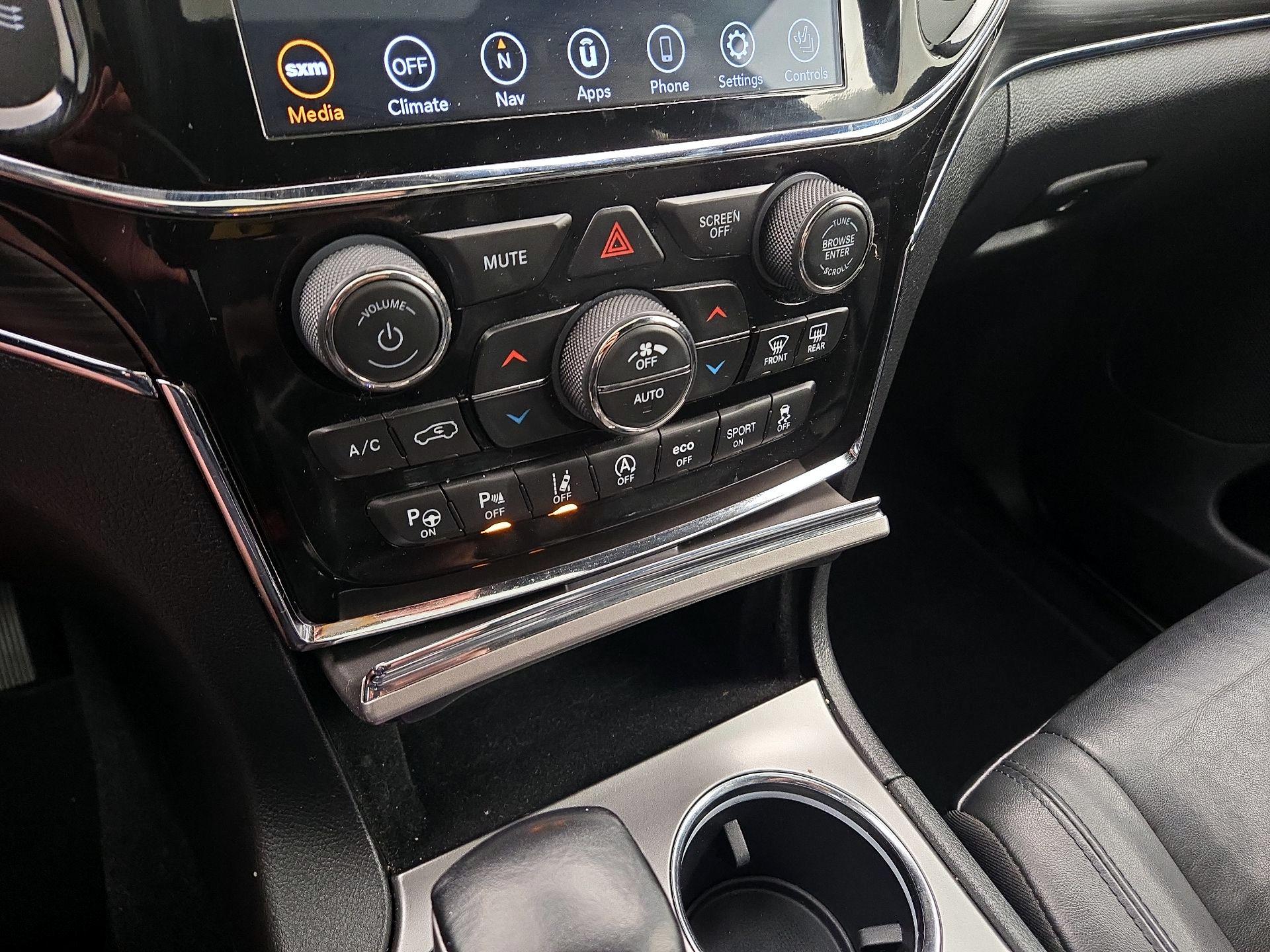 Thumbnail: 2020 Jeep Grand Cherokee - 17