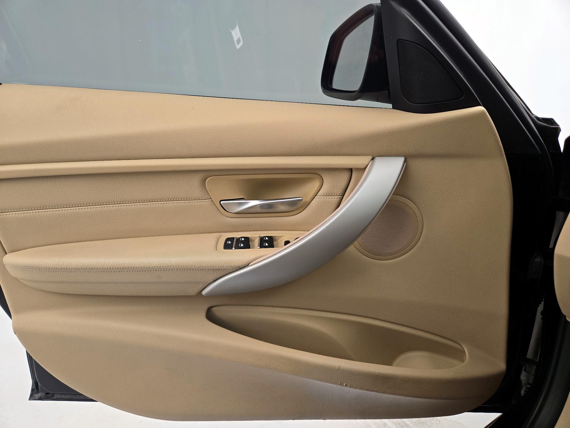 Thumbnail: 2016 BMW 3 Series - 12