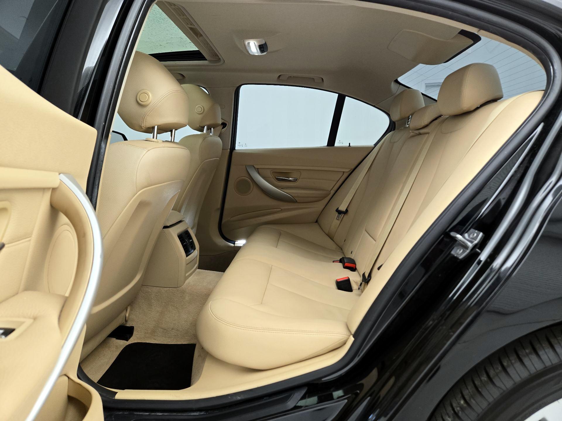 Thumbnail: 2016 BMW 3 Series - 19