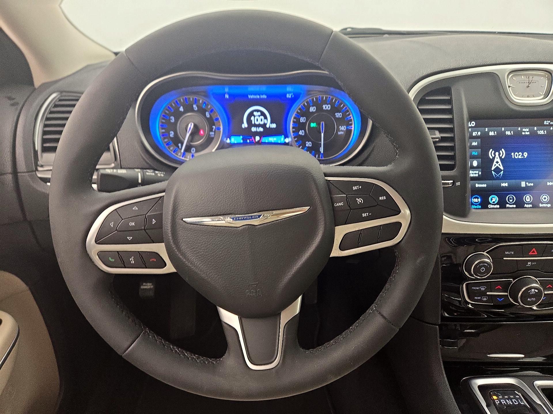 Thumbnail: 2023 Chrysler 300 - 10
