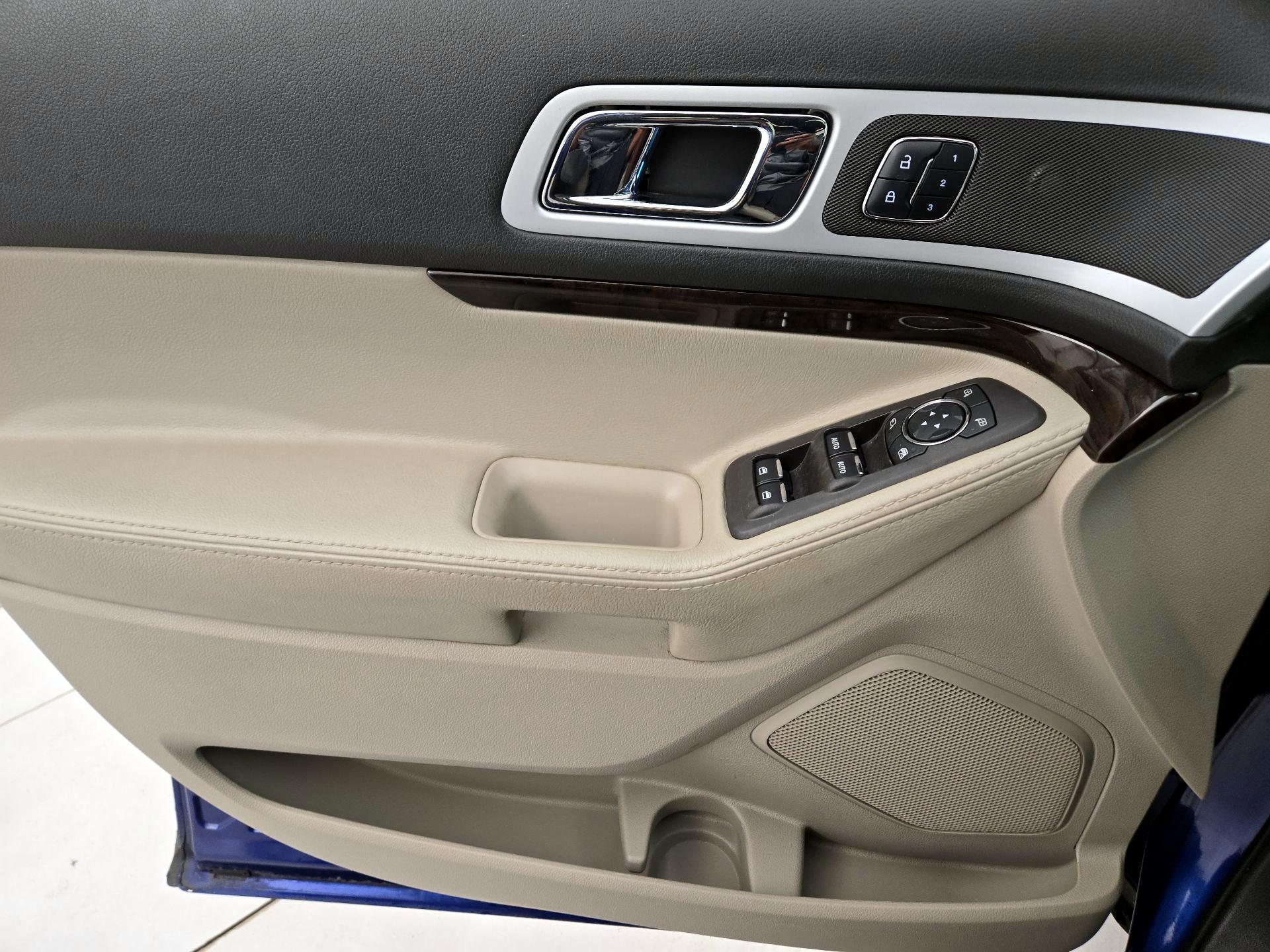 Thumbnail: 2015 Ford Explorer - 12