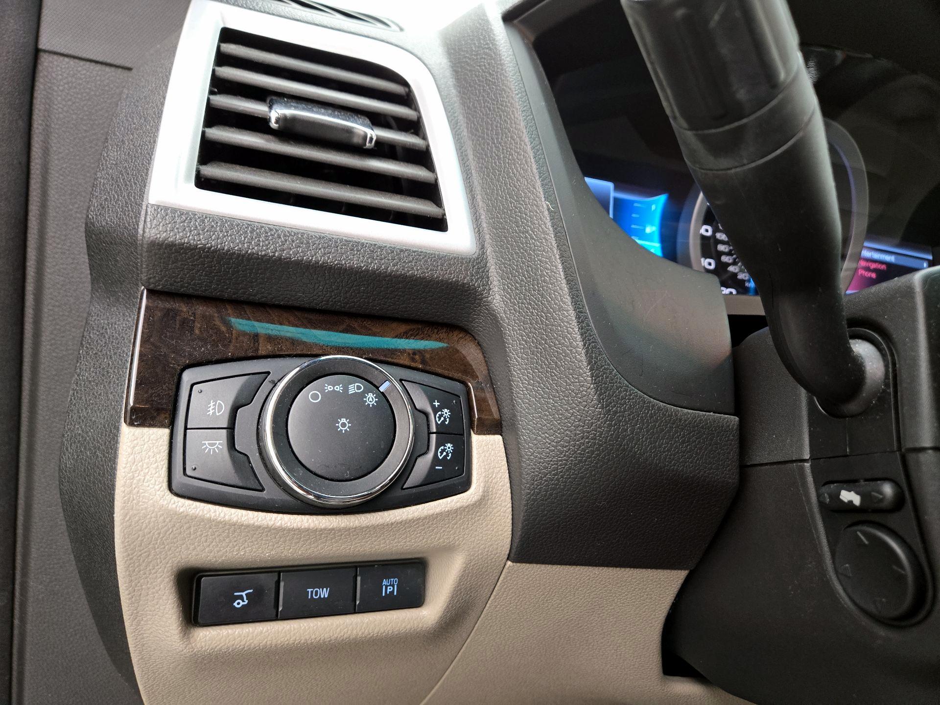 Thumbnail: 2015 Ford Explorer - 13