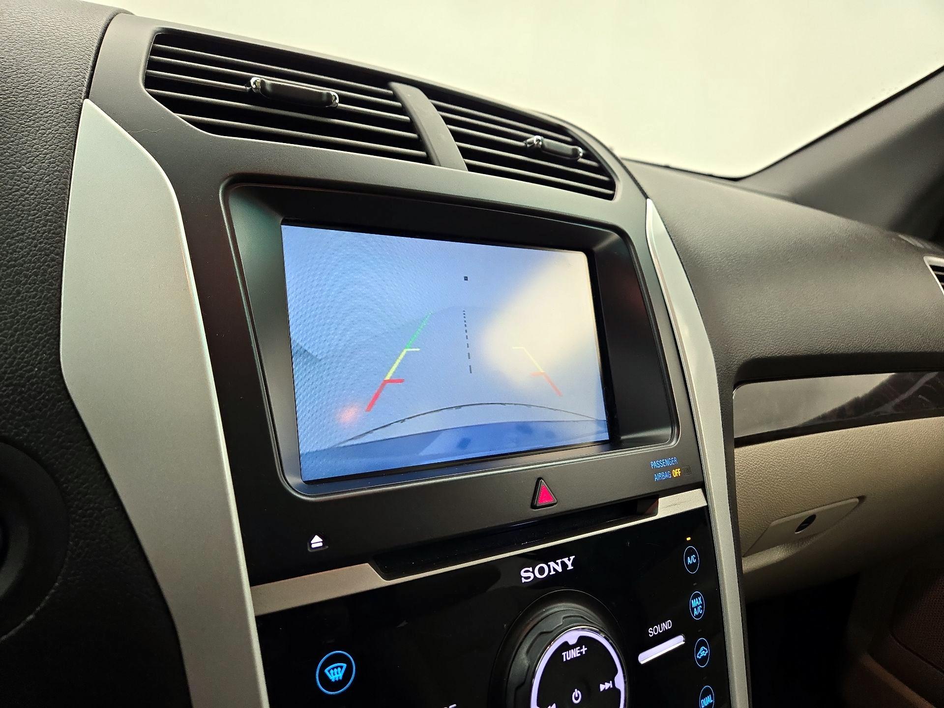 Thumbnail: 2015 Ford Explorer - 14