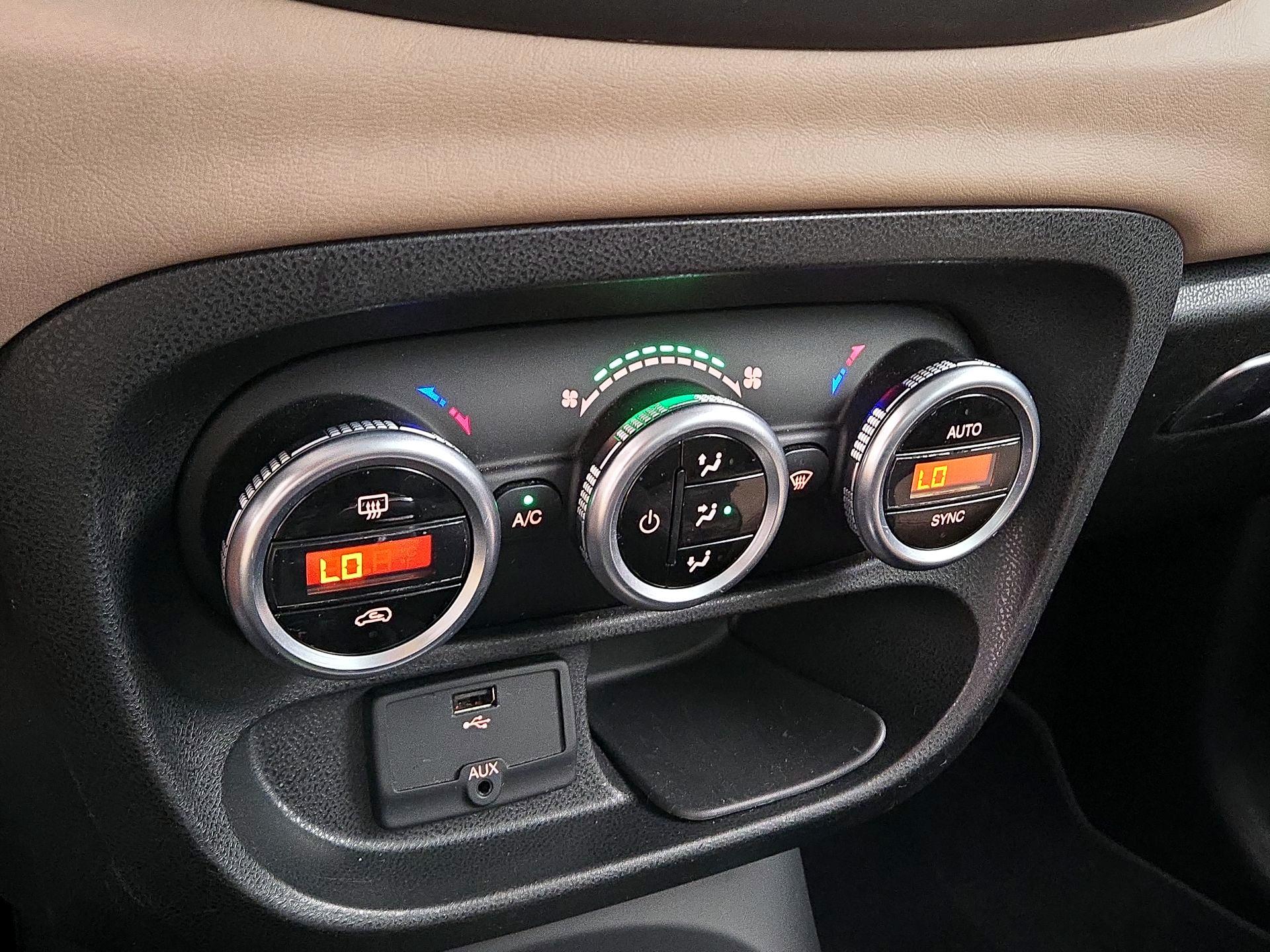 Thumbnail: 2015 Fiat 500L - 15