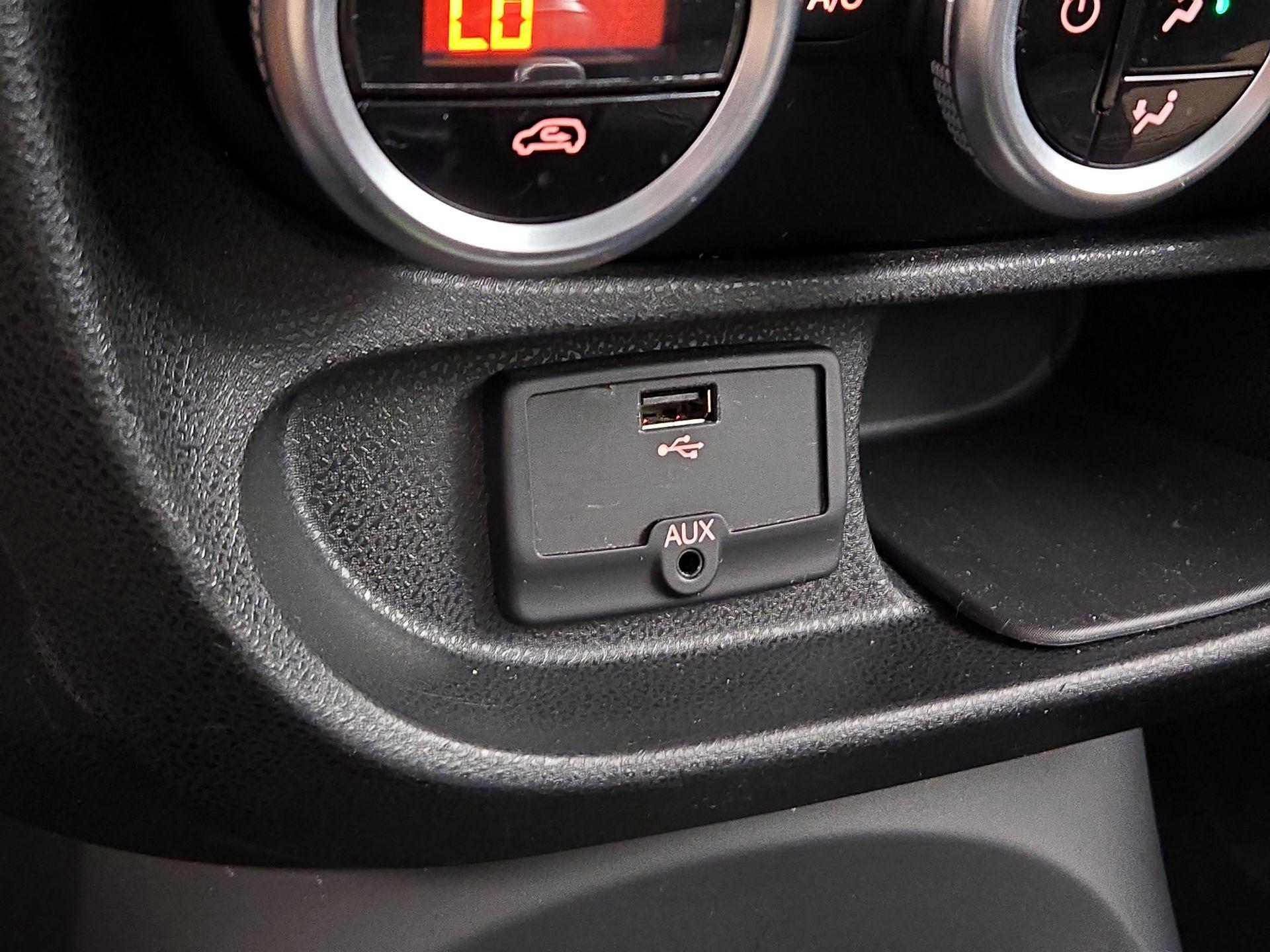 Thumbnail: 2015 Fiat 500L - 17