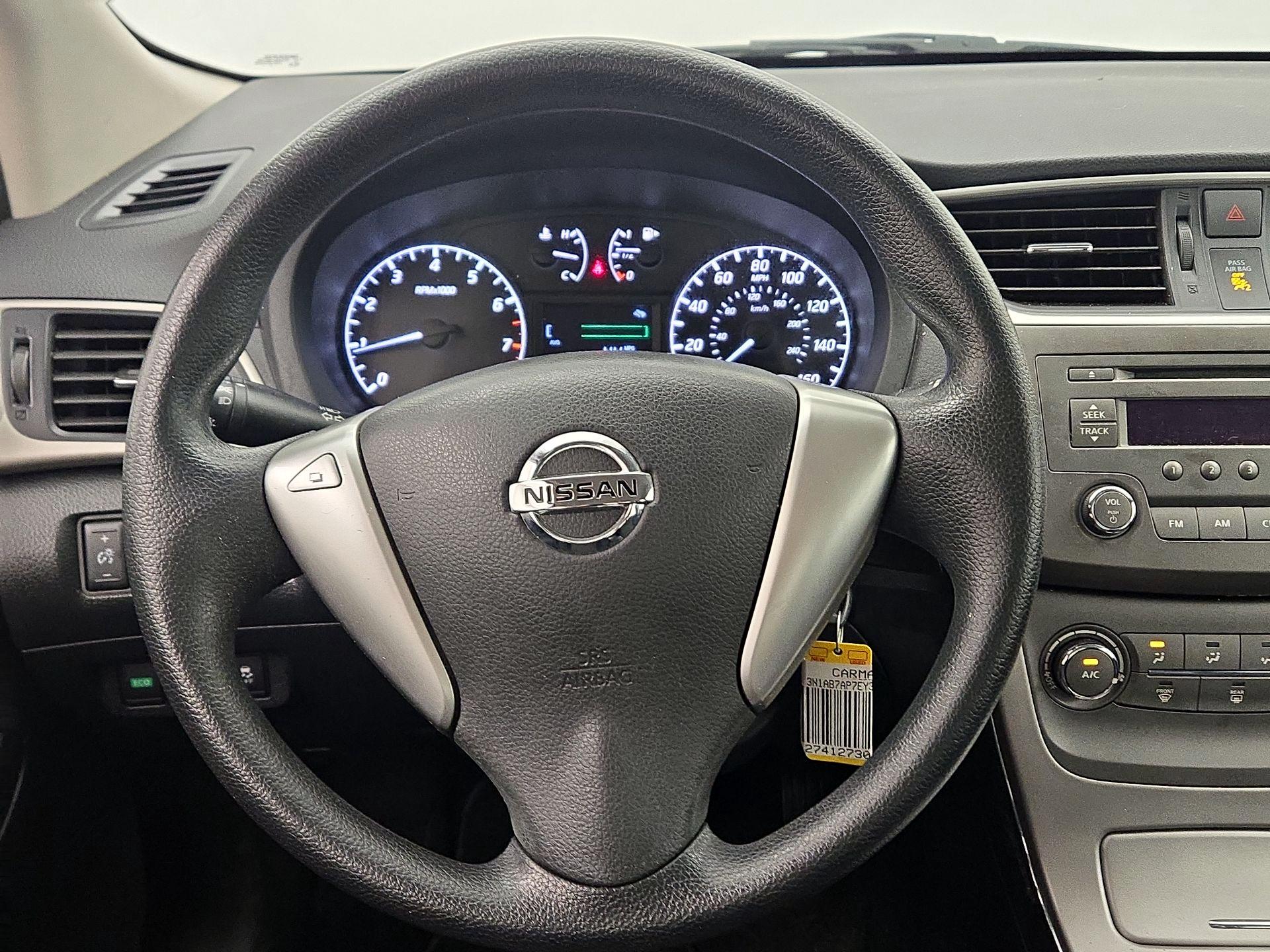 Thumbnail: 2014 Nissan Sentra - 10